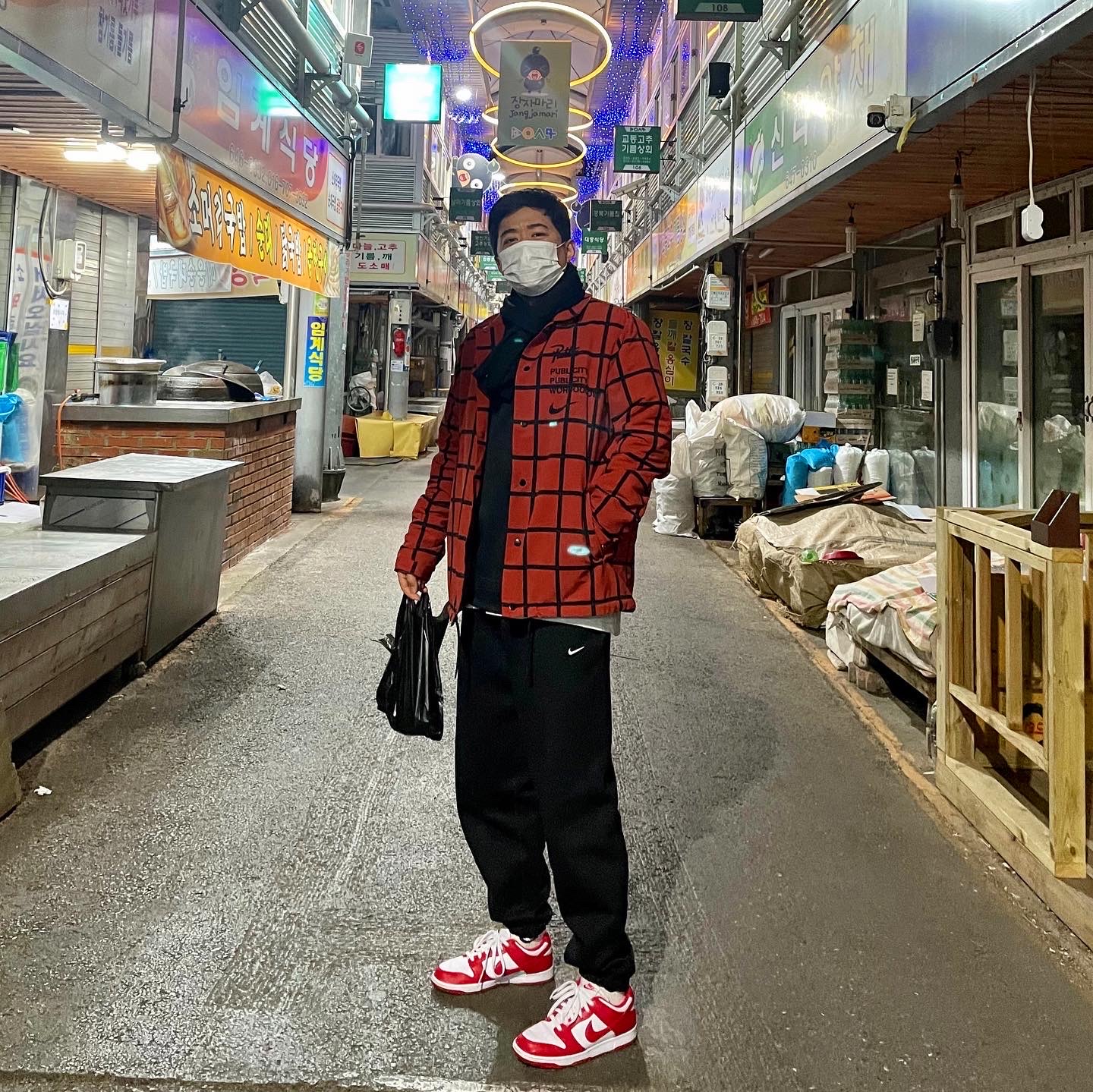Nike Dunk Low SP University Red 2020, Nike x Stussy NRG ZR Fleece Crewneck Black - US/EU 착용 스타일