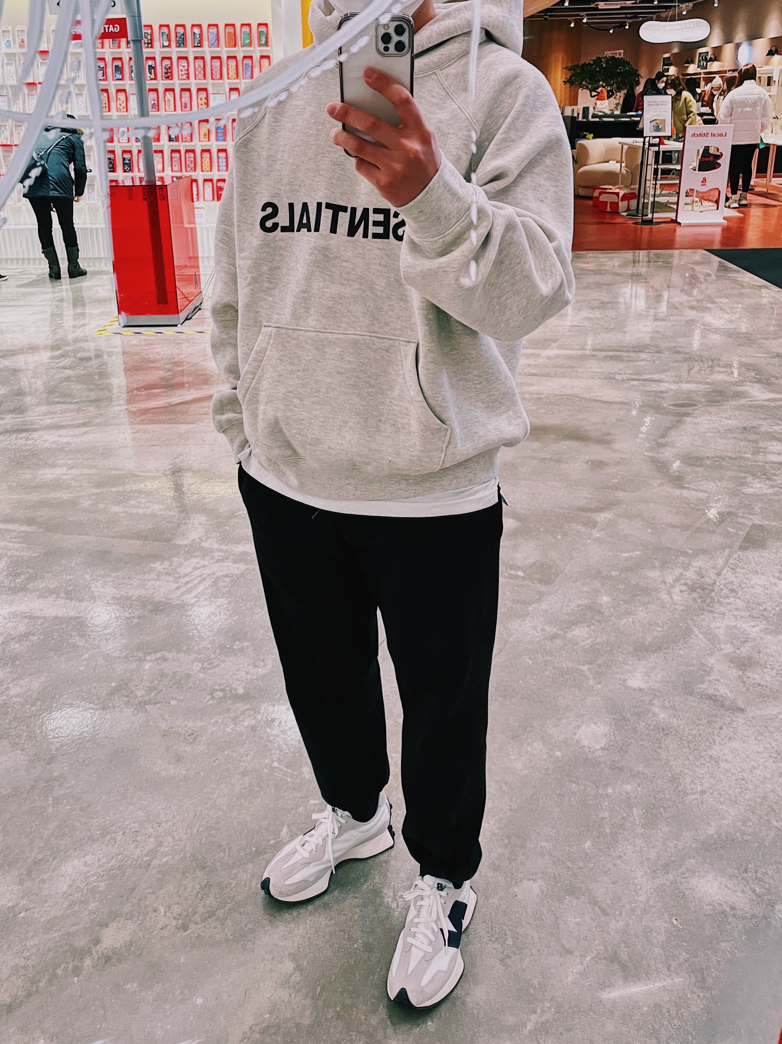 New Balance 327 White Black 착용 스타일