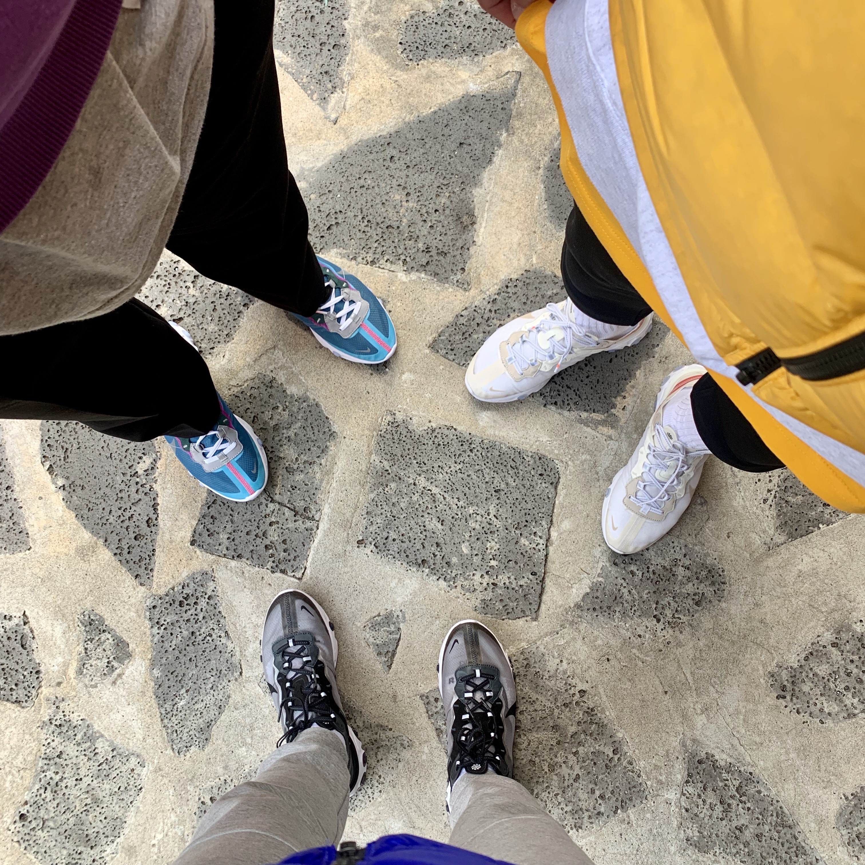 Nike React Element 87 Anthracite Black, Nike React Element 87 Royal Tint 착용 스타일