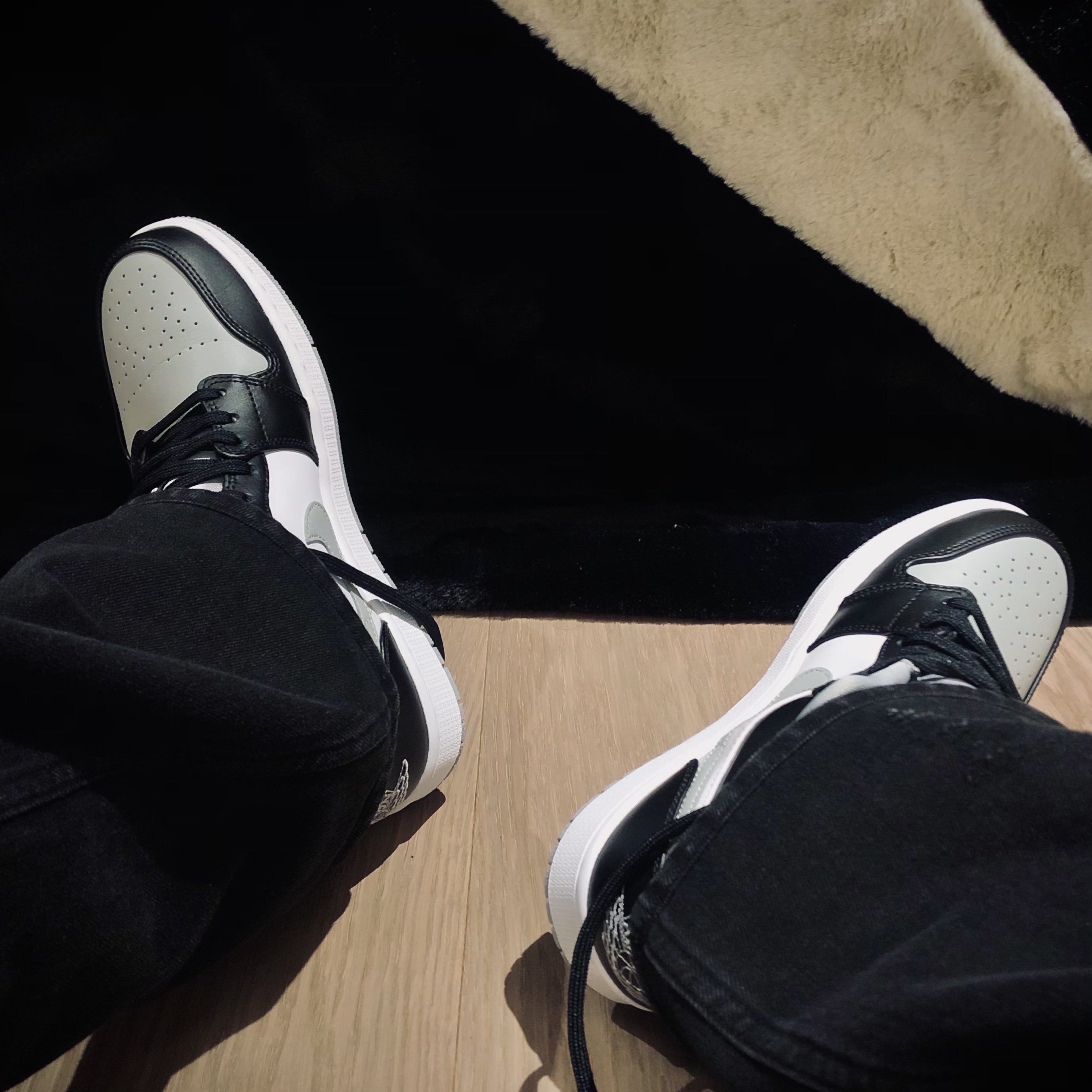 Jordan 1 Low Black Light Smoke Grey 착용 스타일 - 1