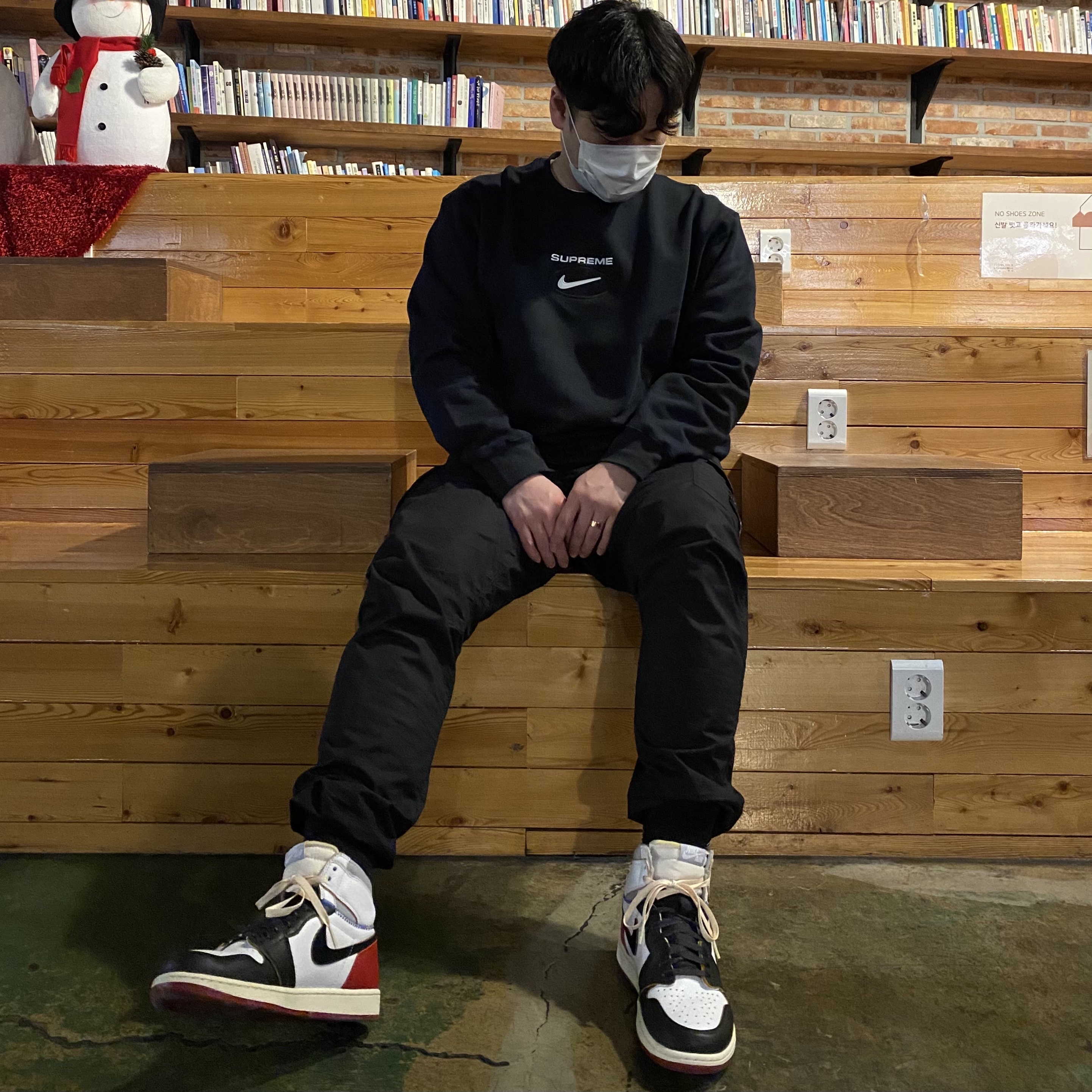 Jordan 1 x Union Retro High Black Toe, Supreme x Nike Jewel Crewneck Black - 20FW 착용 스타일