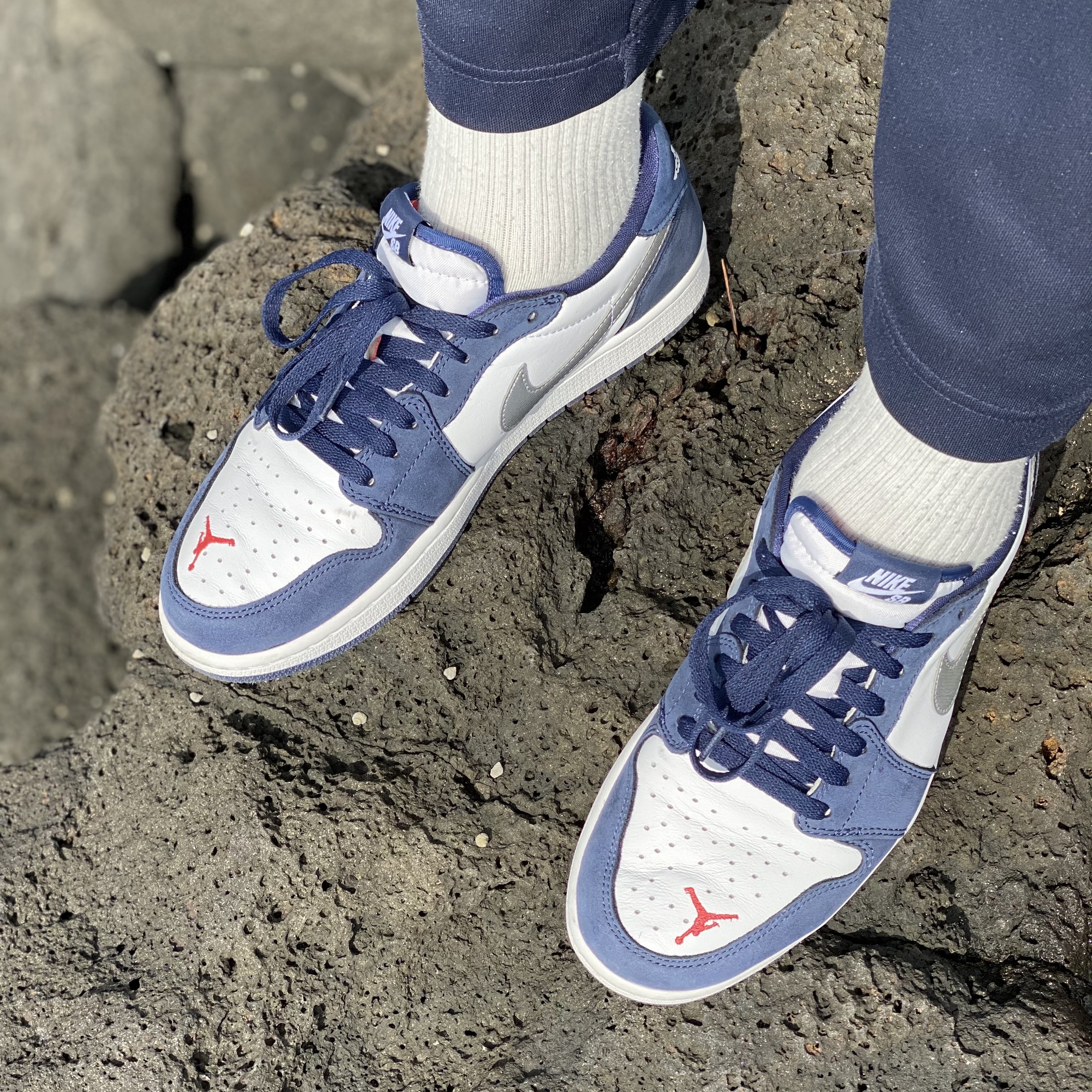 Jordan 1 Low SB Koston Midnight Navy 착용 스타일 - 2