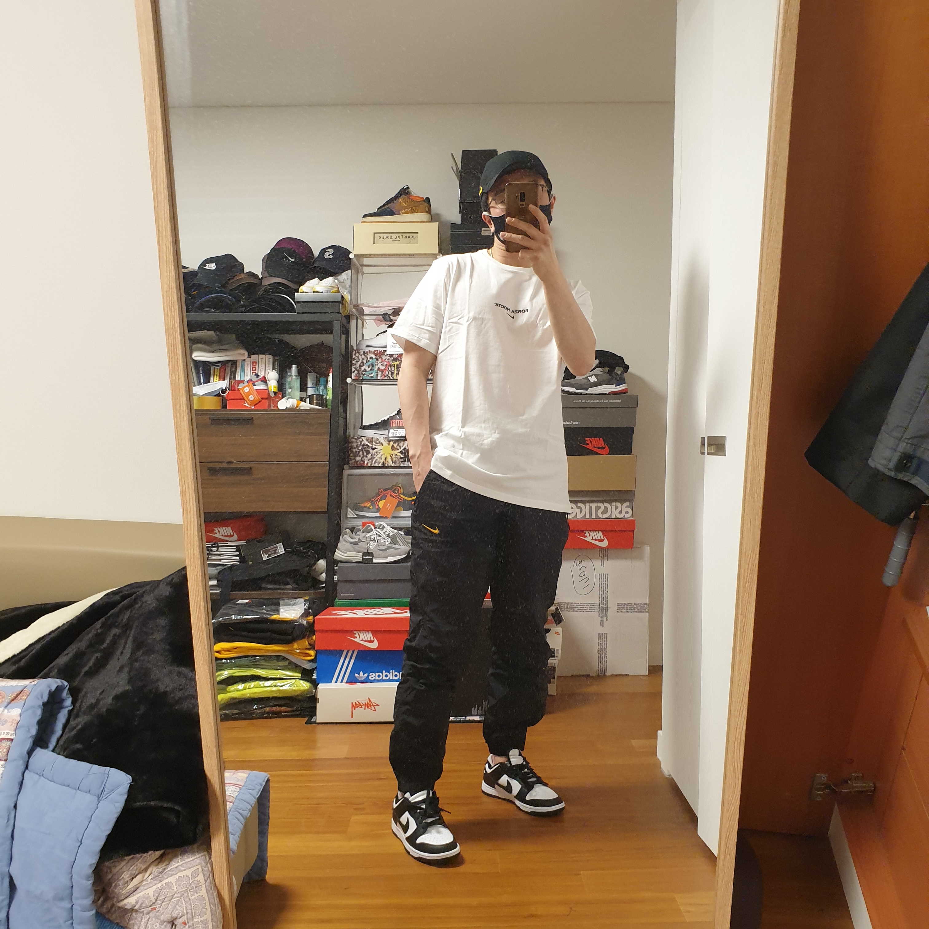Nike x Drake Nocta Essential Cap Black, Nike x Drake Nocta Essential T-Shirt White - US/EU 착용 스타일 - 1