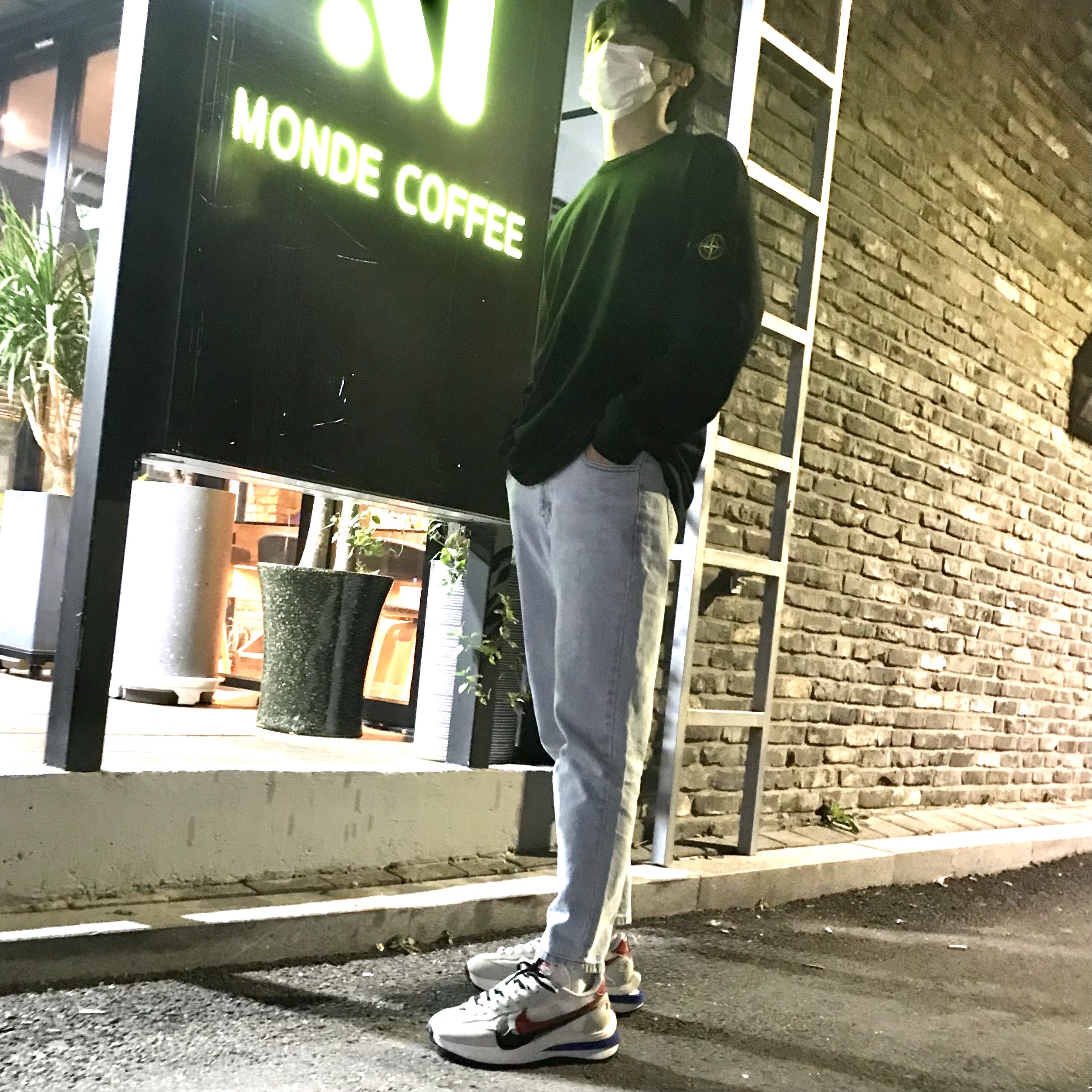 Nike x Sacai VaporWaffle Royal Fuchsia 착용 스타일