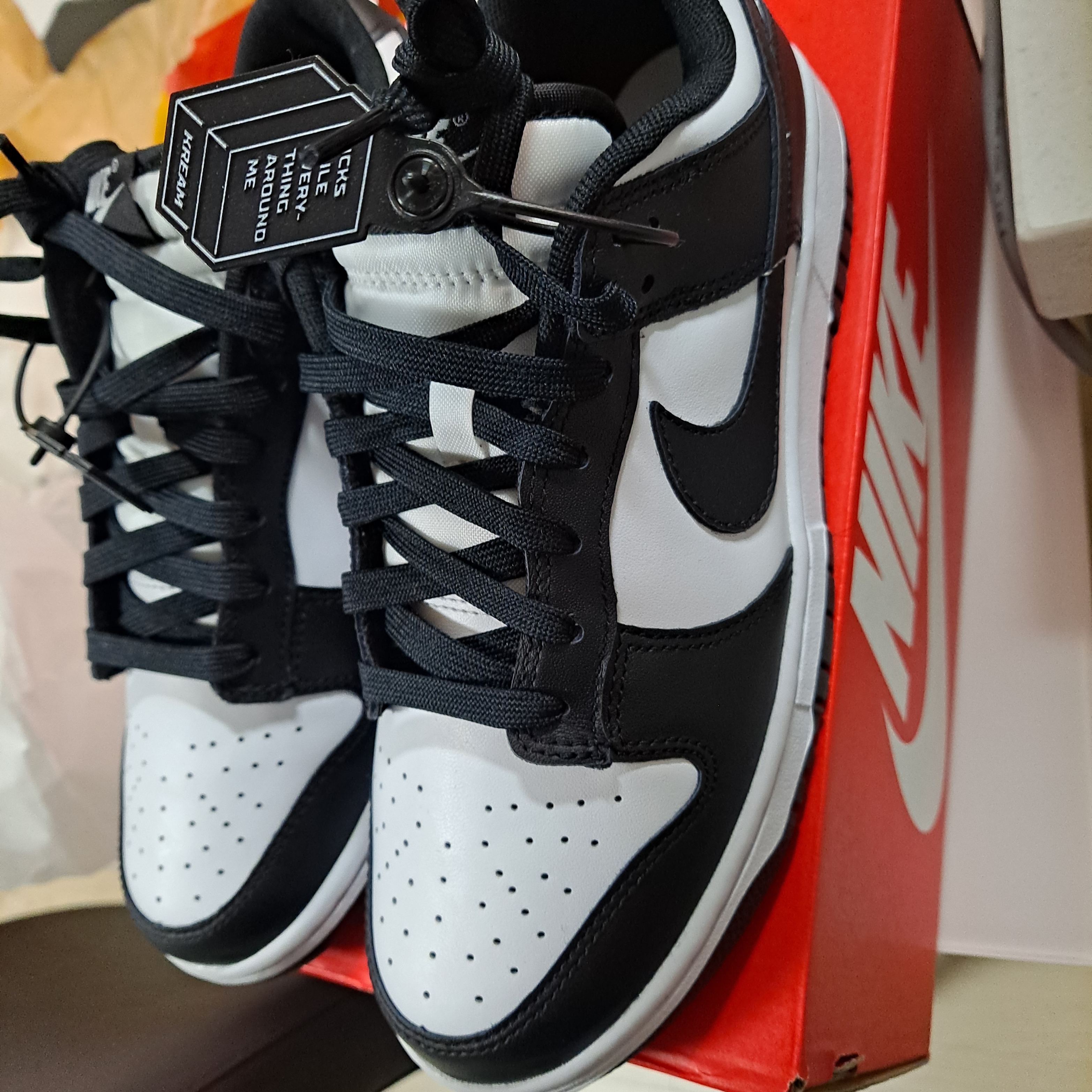 Nike Dunk Low Retro Black 착용 스타일 - 2
