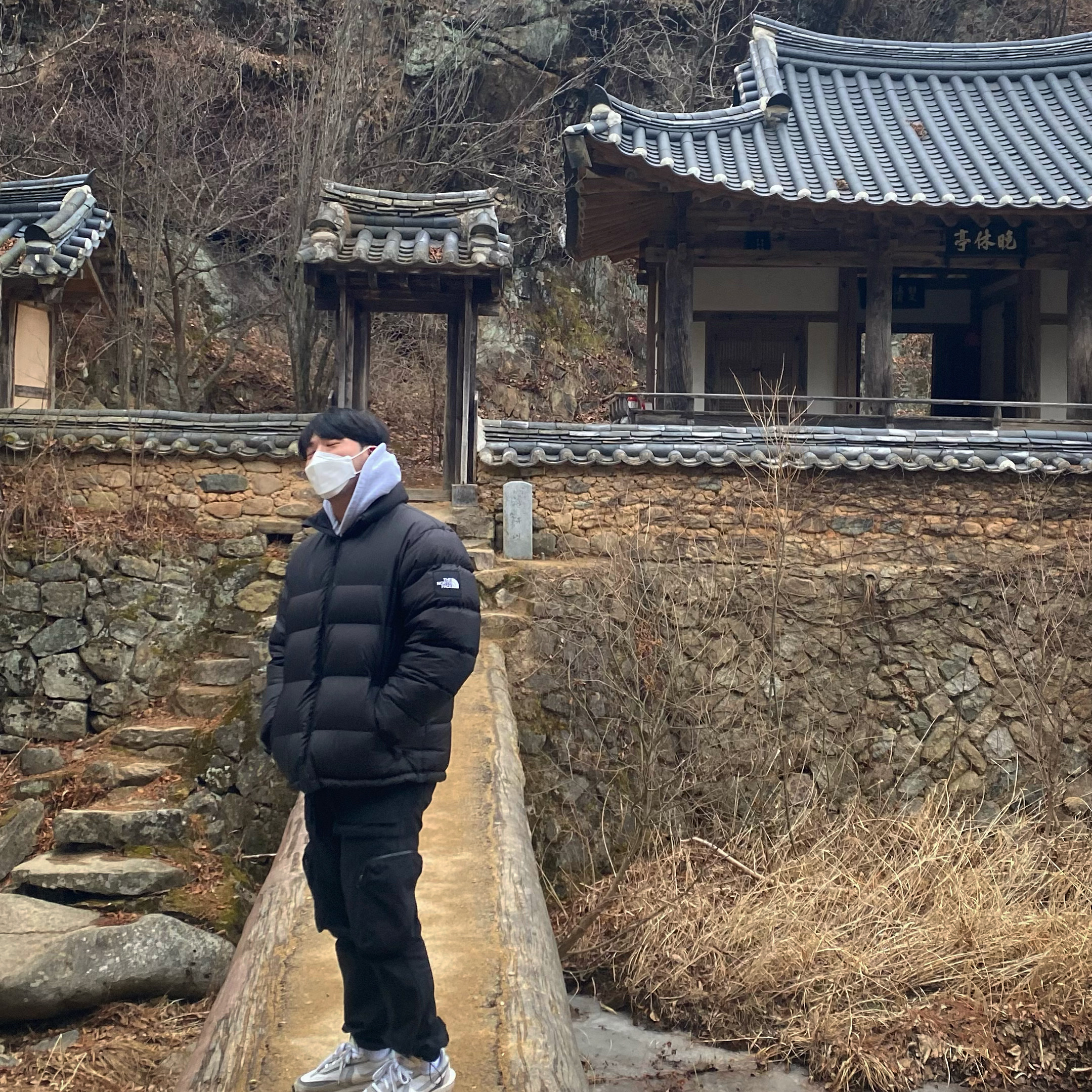 Nike x Sacai LDWaffle Summit White 착용 스타일