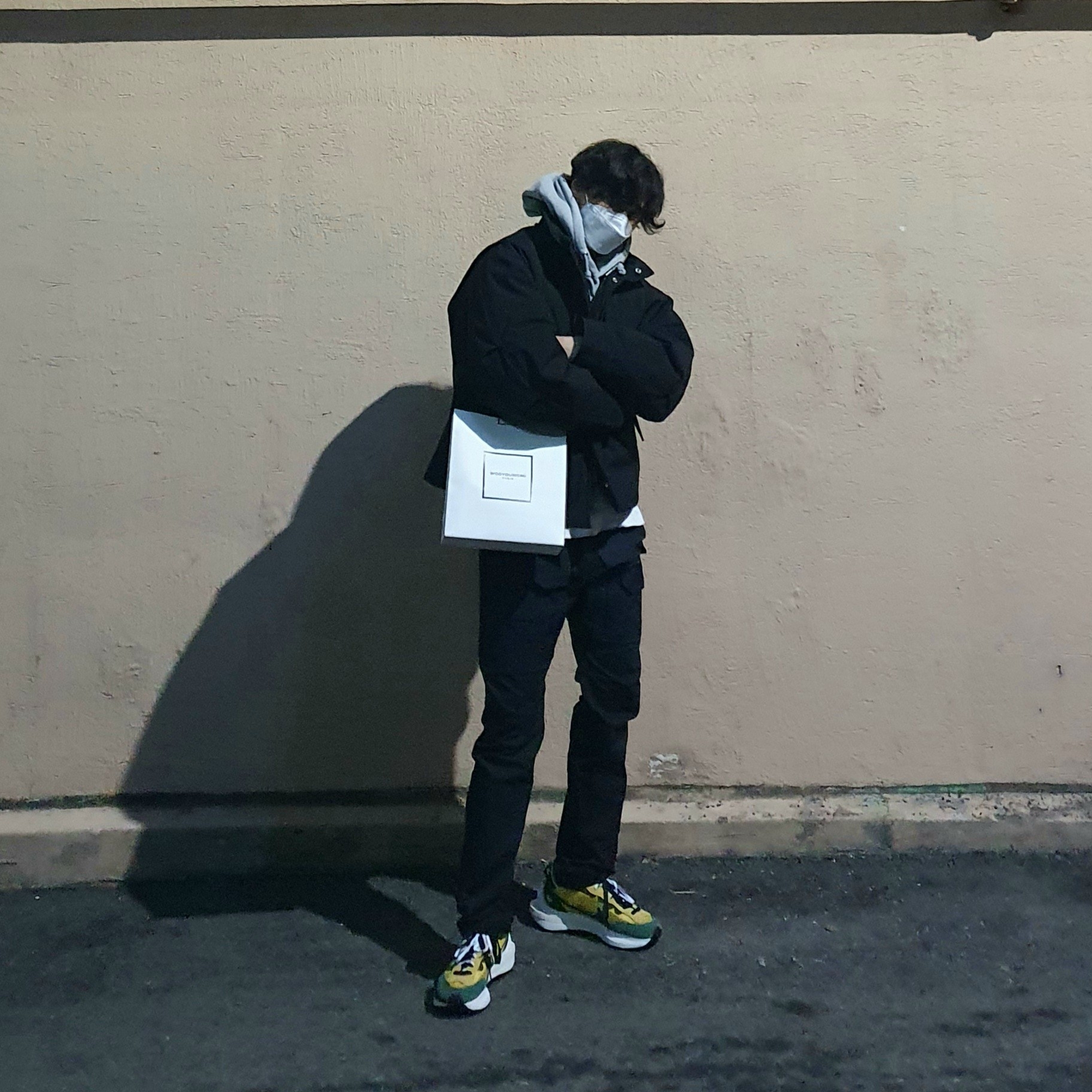 Nike x Sacai VaporWaffle Tour Yellow & Gorge Green Sail 착용 스타일