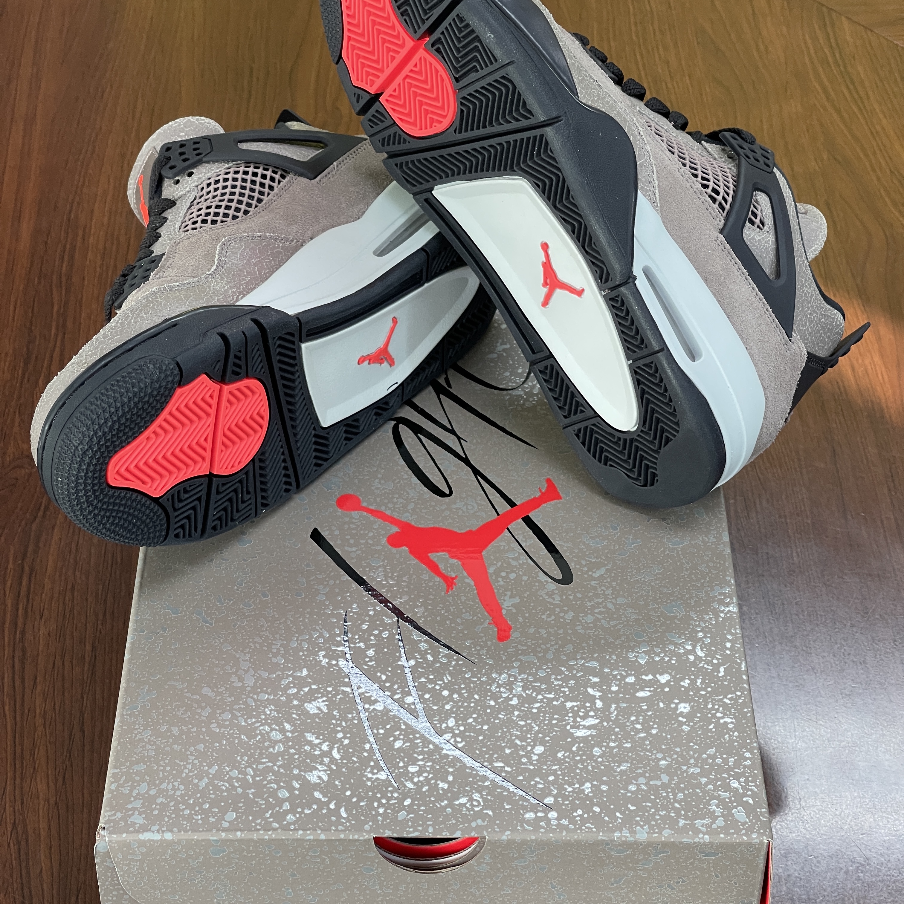 Jordan 4 Retro Taupe Haze 착용 스타일 - 4