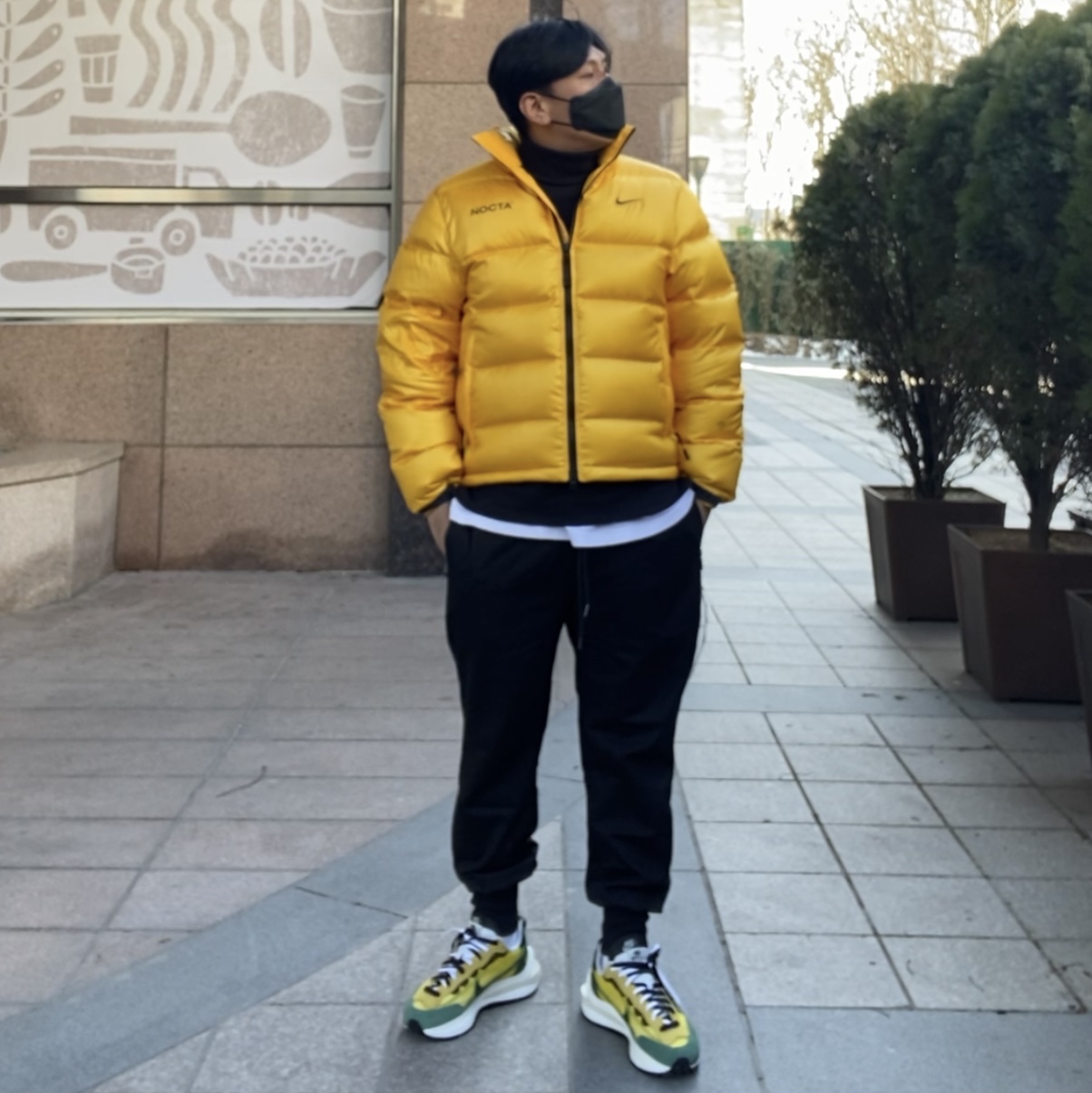 Nike x Drake Nocta Puffer Jacket University Gold - Asia, Nike x Sacai VaporWaffle Tour Yellow & Gorge Green Sail 착용 스타일 - 2