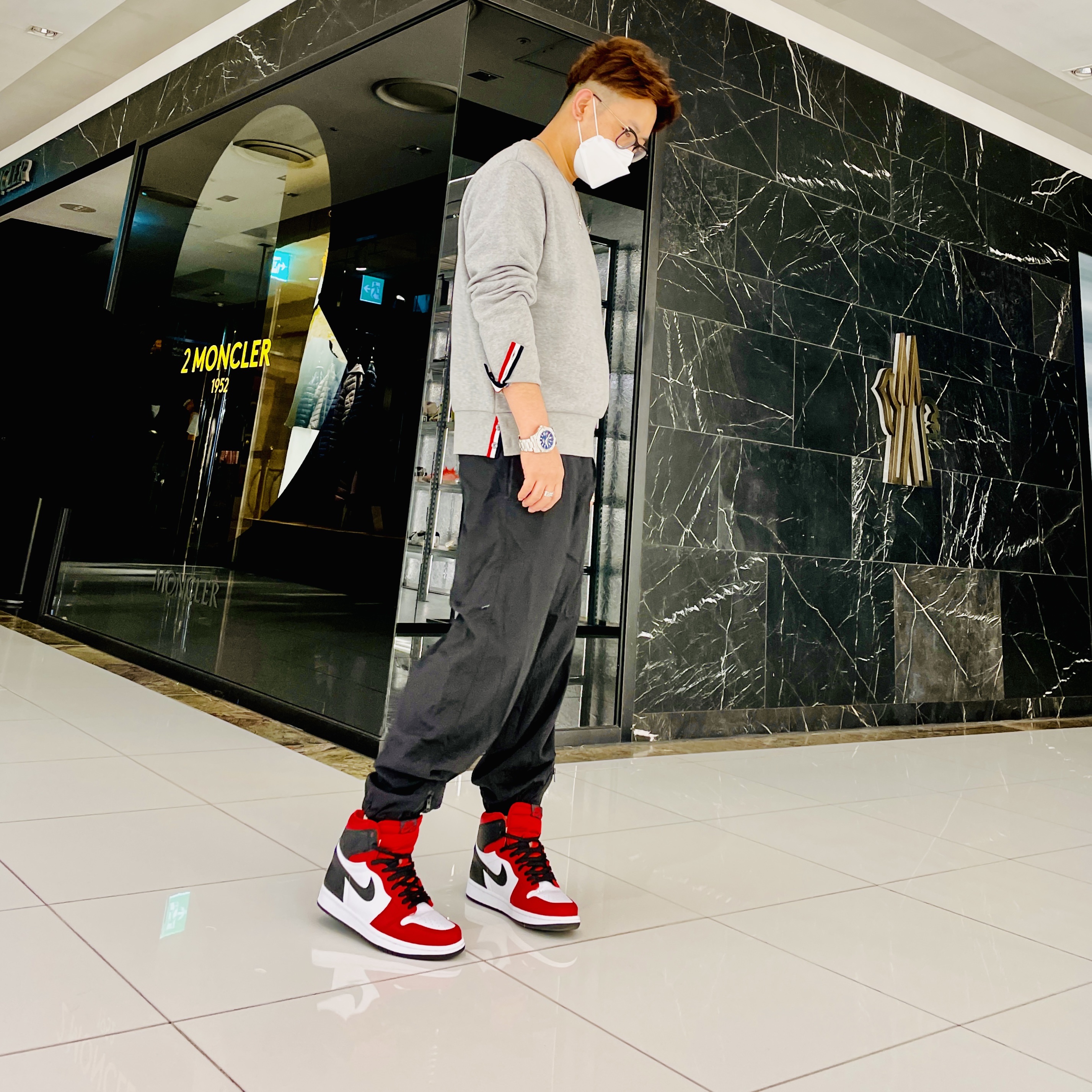 (W) Jordan 1 Retro High Satin Red 착용 스타일 - 1