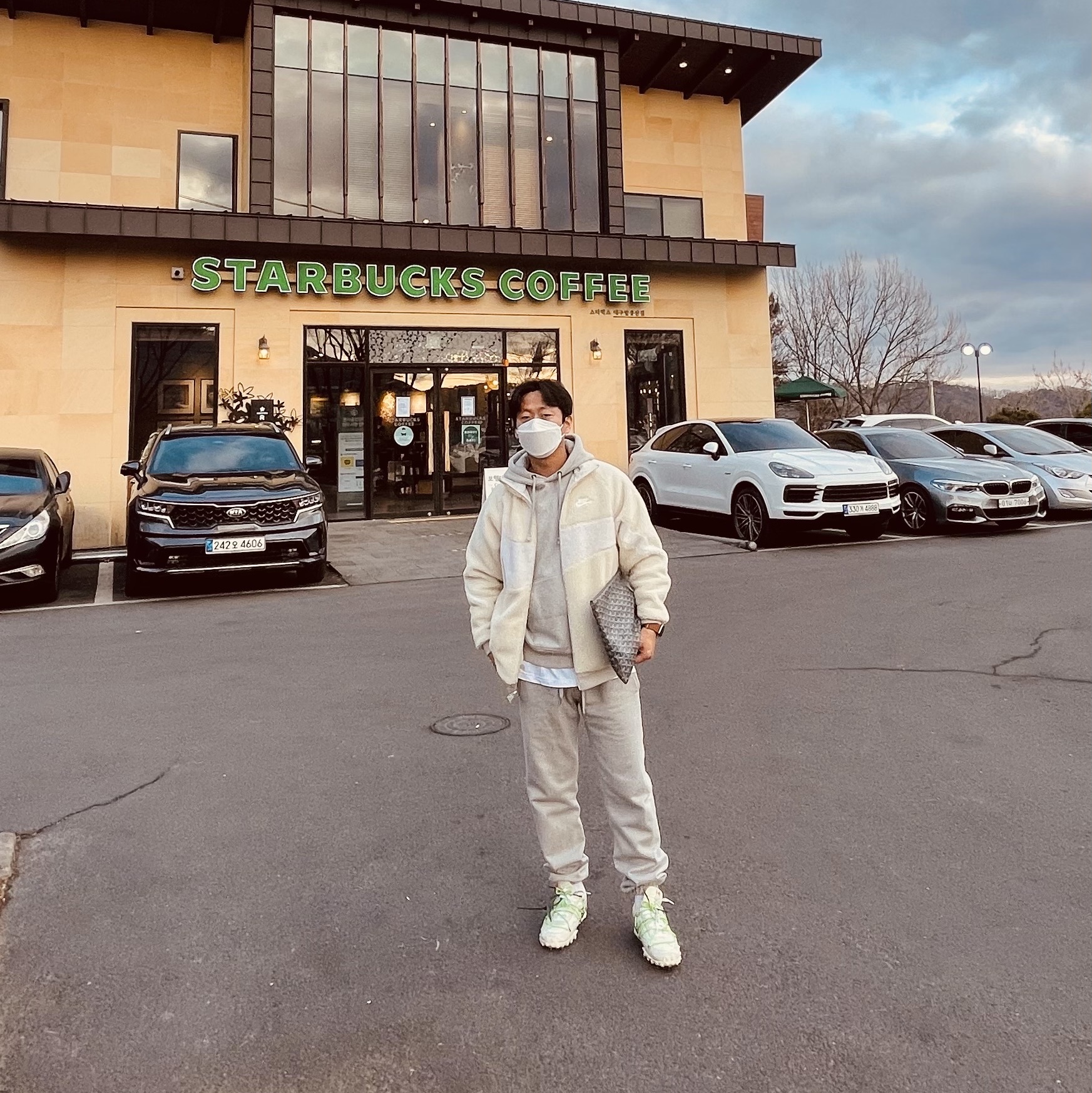(W) Nike x Off-White Waffle Racer White, Nike Big Swoosh Full Zip Jacket Light Bone Sail 착용 스타일
