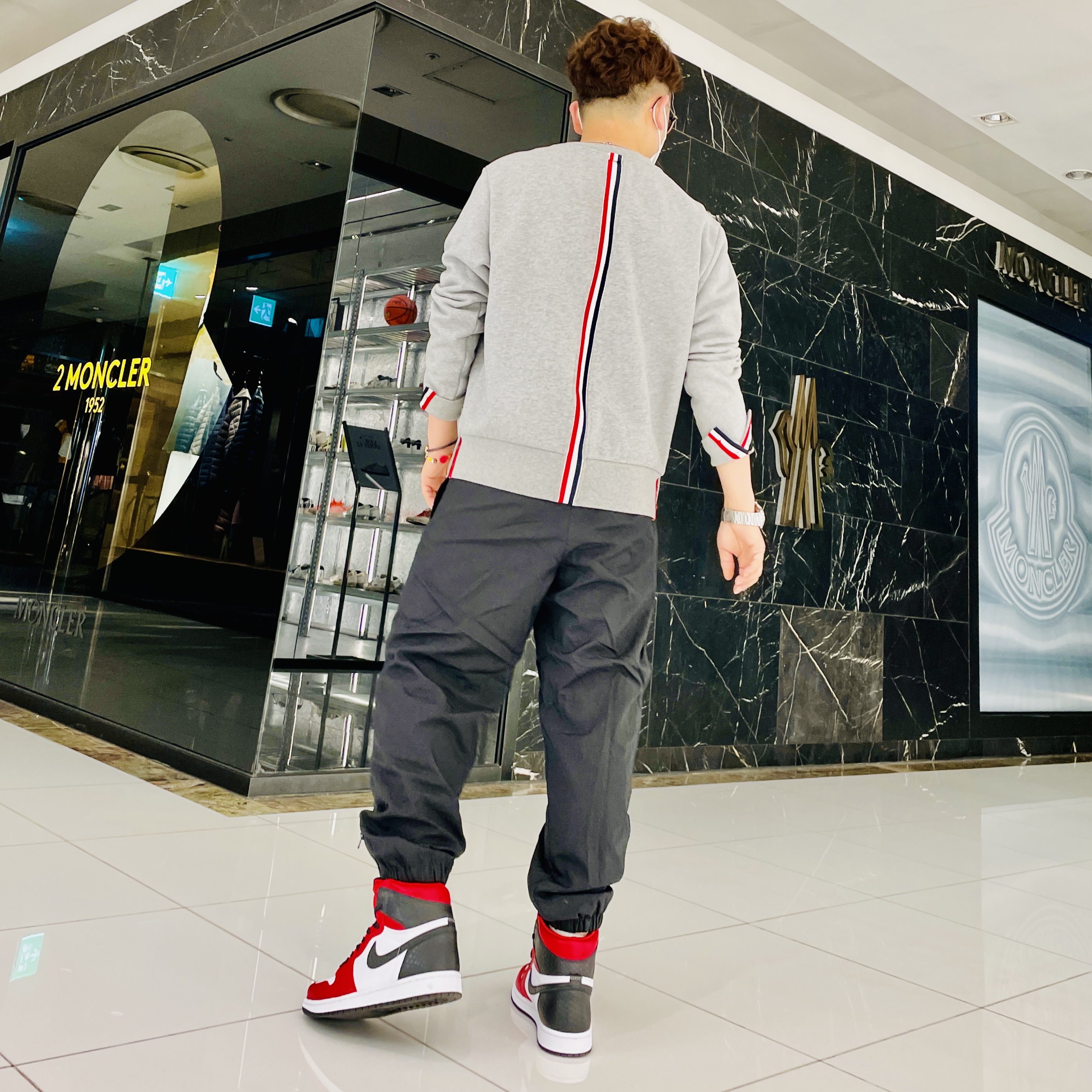 (W) Jordan 1 Retro High Satin Red 착용 스타일 - 4