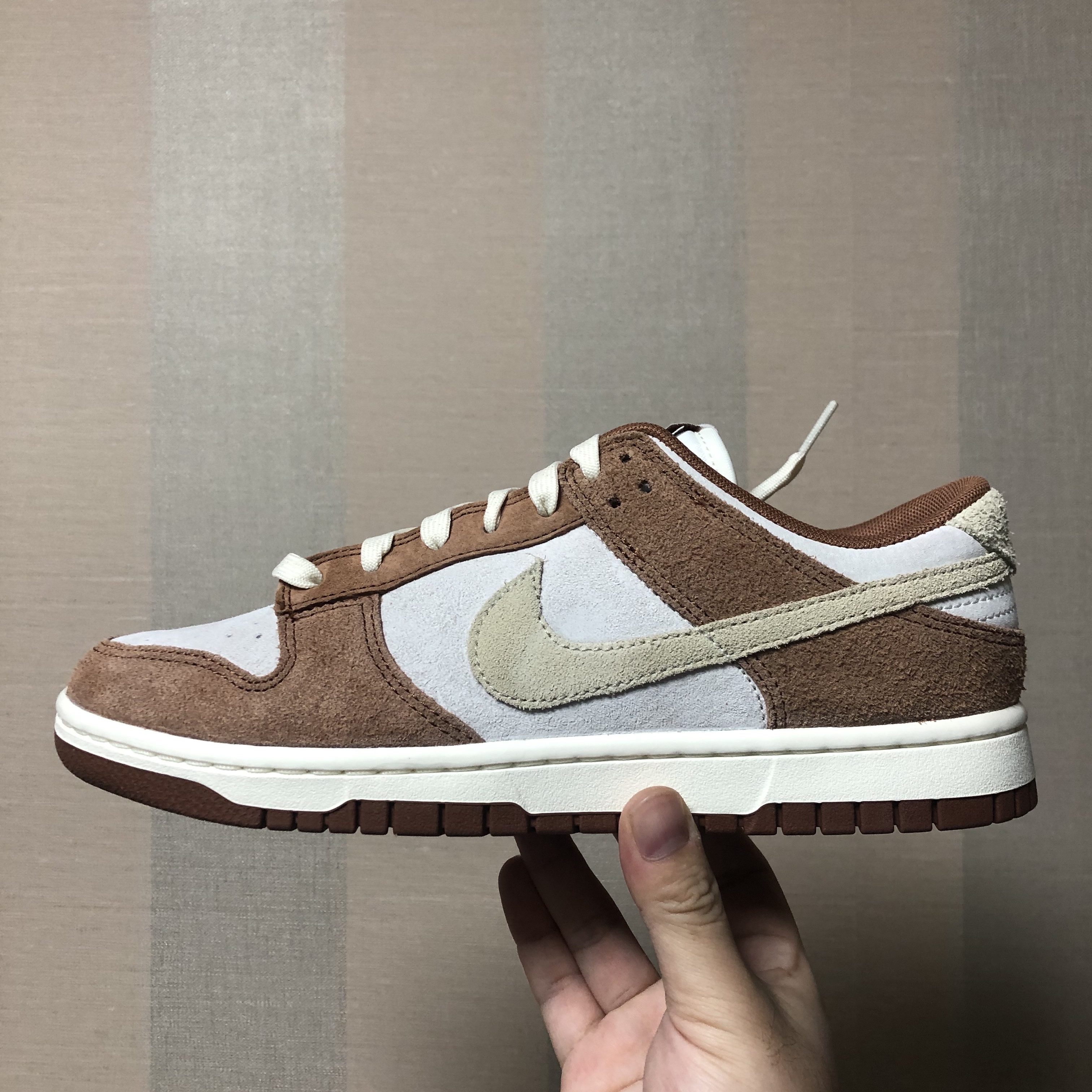 Nike Dunk Low Pro Premium Medium Curry 착용 스타일 - 2