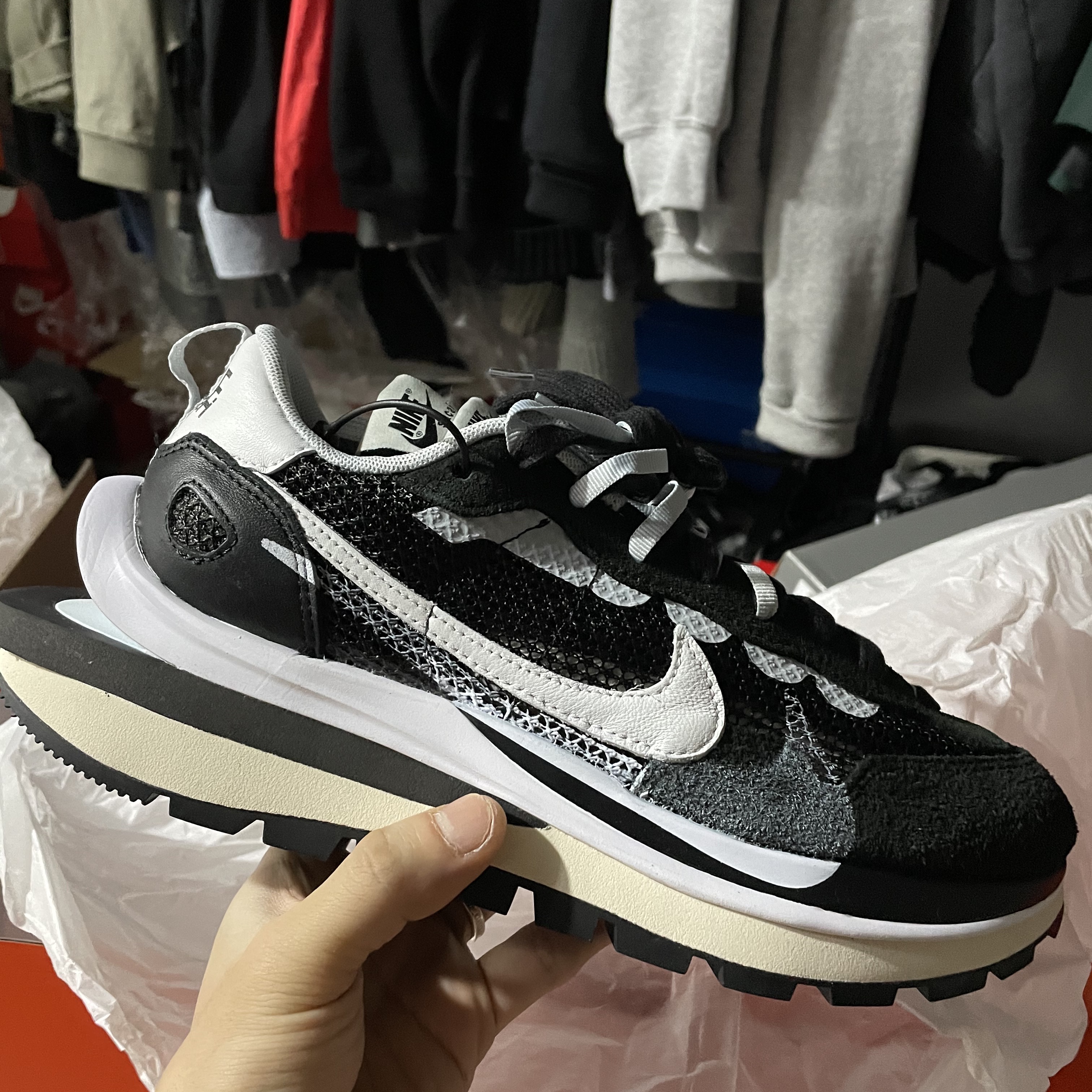 Nike x Sacai VaporWaffle Black White 착용 스타일