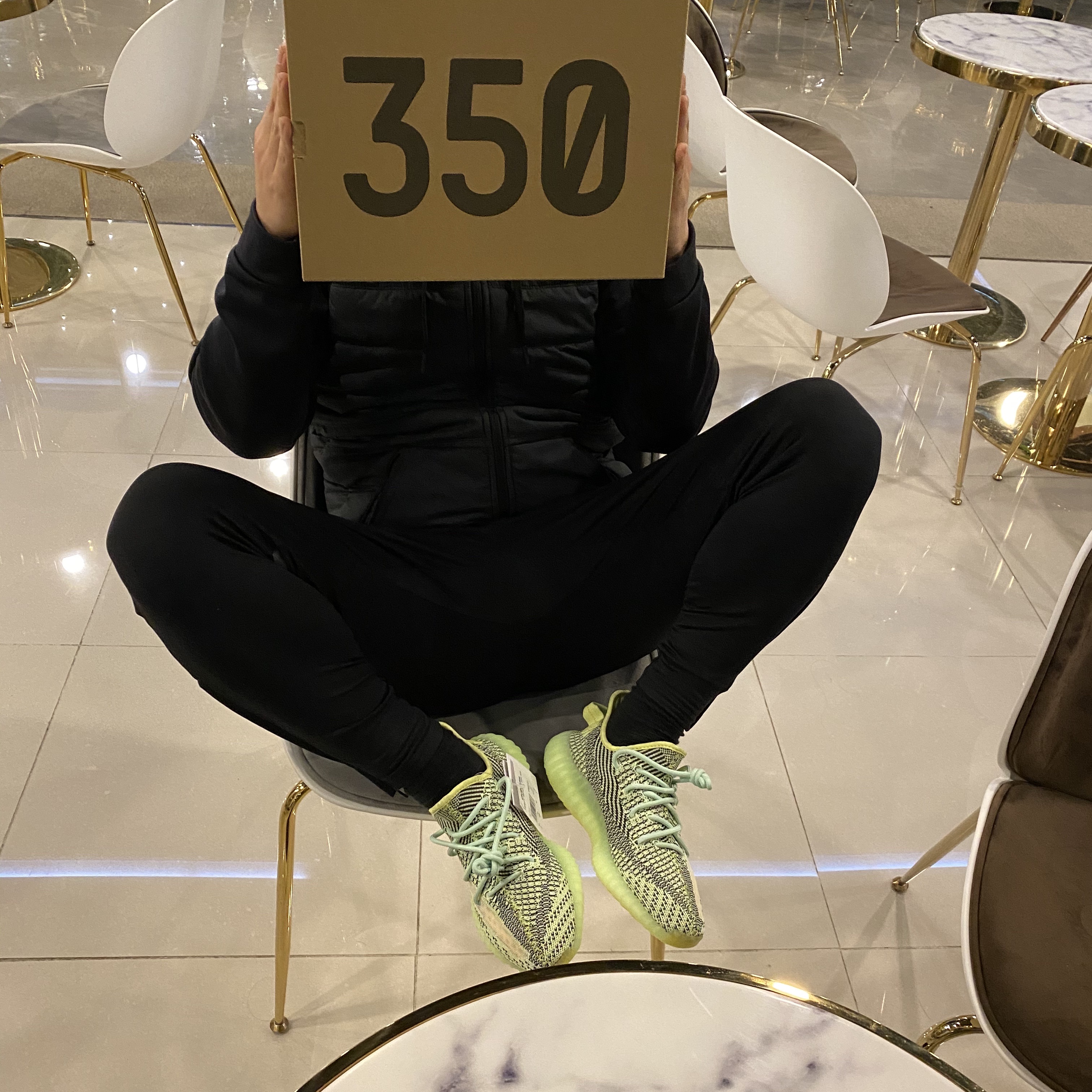 Adidas Yeezy Boost 350 V2 Yeezreel - Non-Reflective 착용 스타일