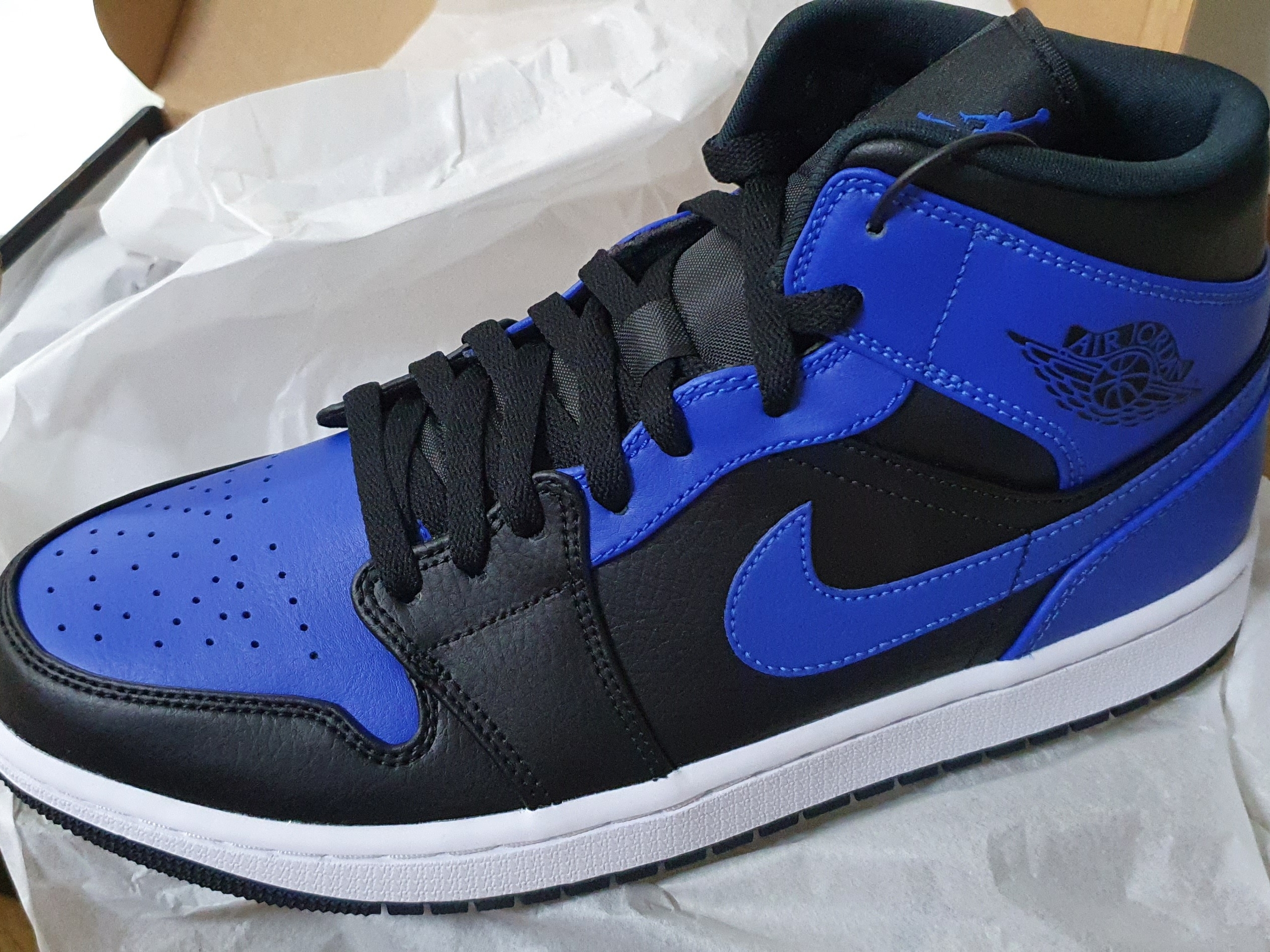 Jordan 1 Mid Black Hyper Royal 착용 스타일