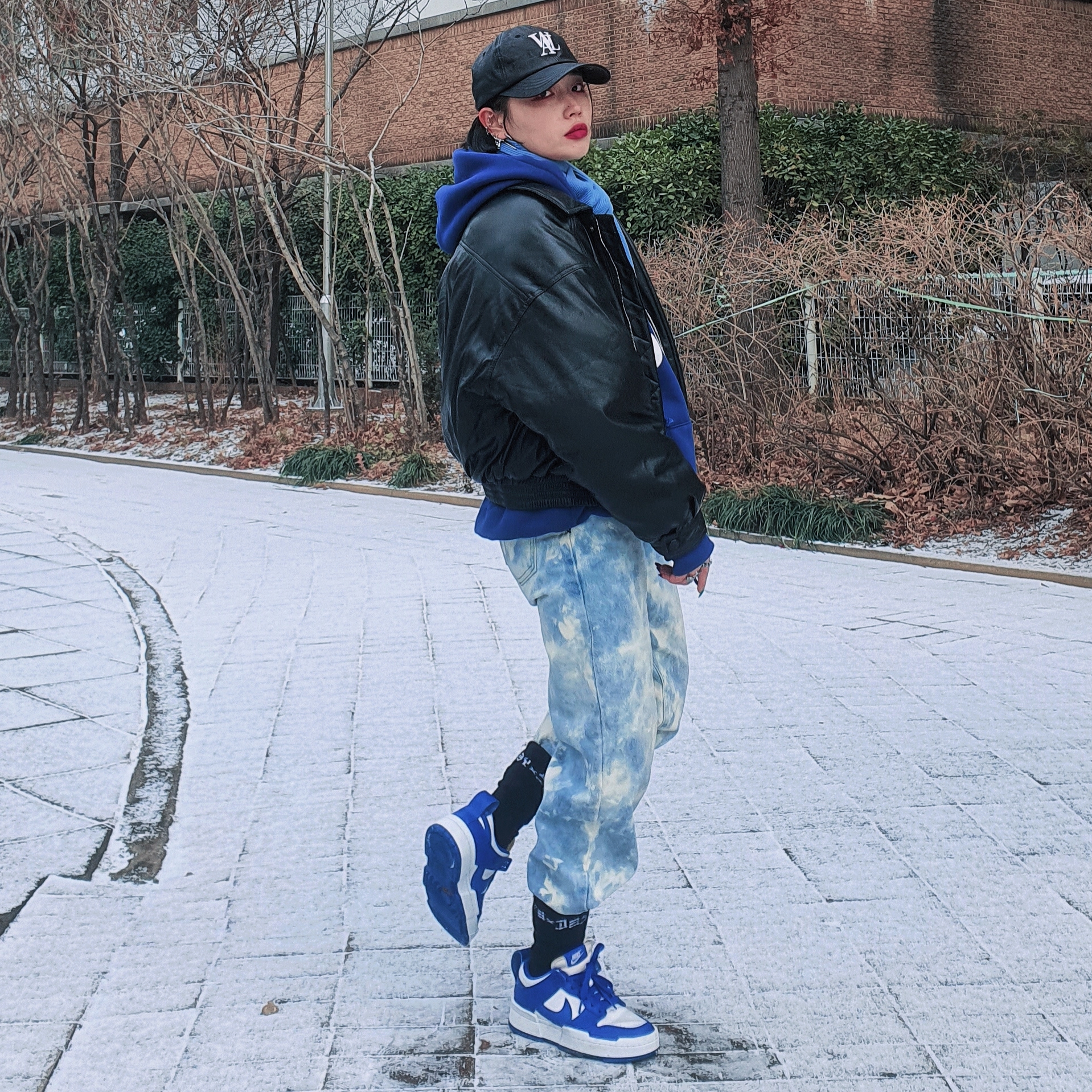 (W) Nike Dunk Low Disrupt Game Royal 착용 스타일 - 1