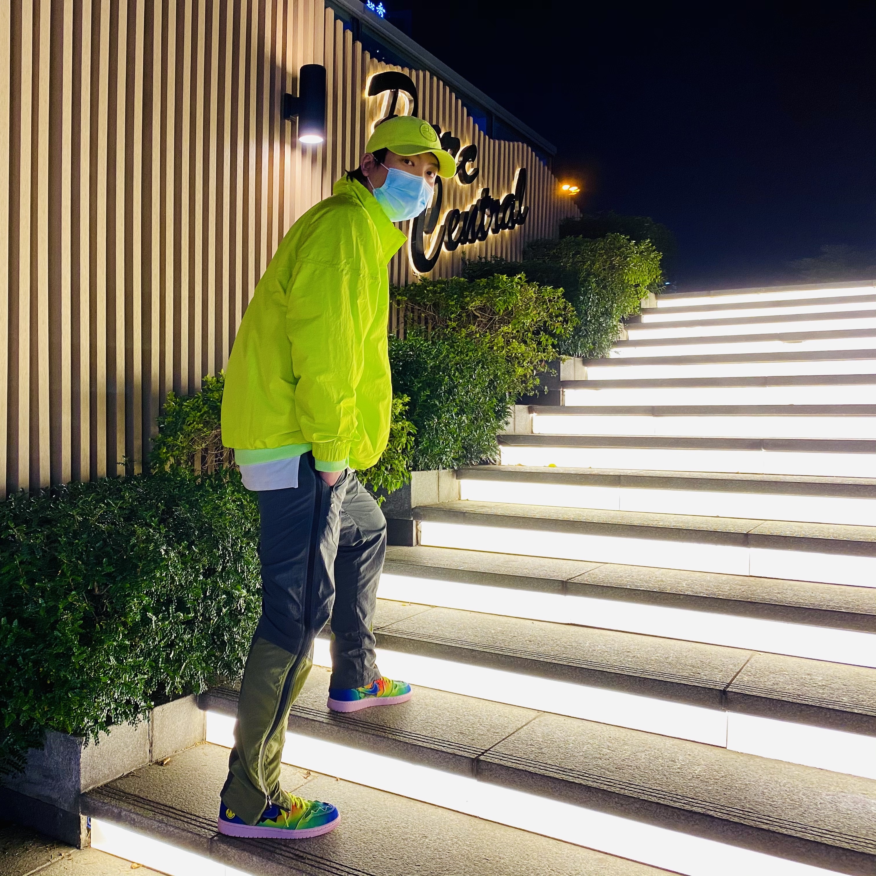 Nike x Stussy Windrunner Jacket Bright Cactus, Jordan 1 x J Balvin Retro High OG 착용 스타일 - 2