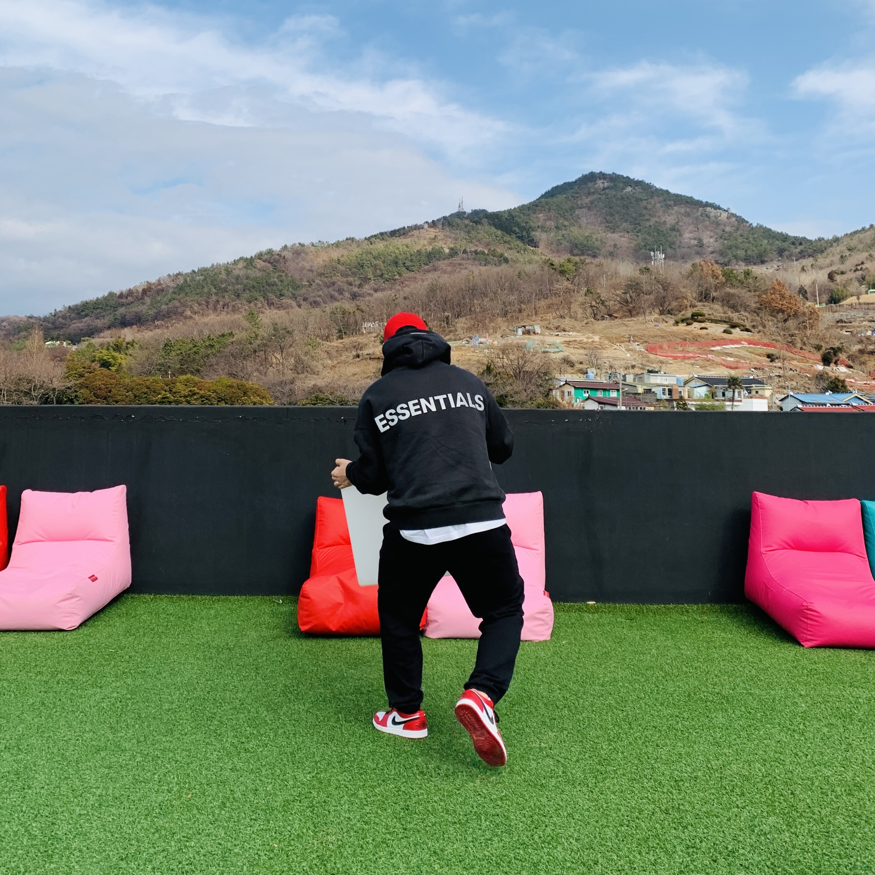 Essentials 3D Silicon Applique Pullover Hoodie Dark Slate/Black 2020, Jordan 1 Low Gym Red White 착용 스타일