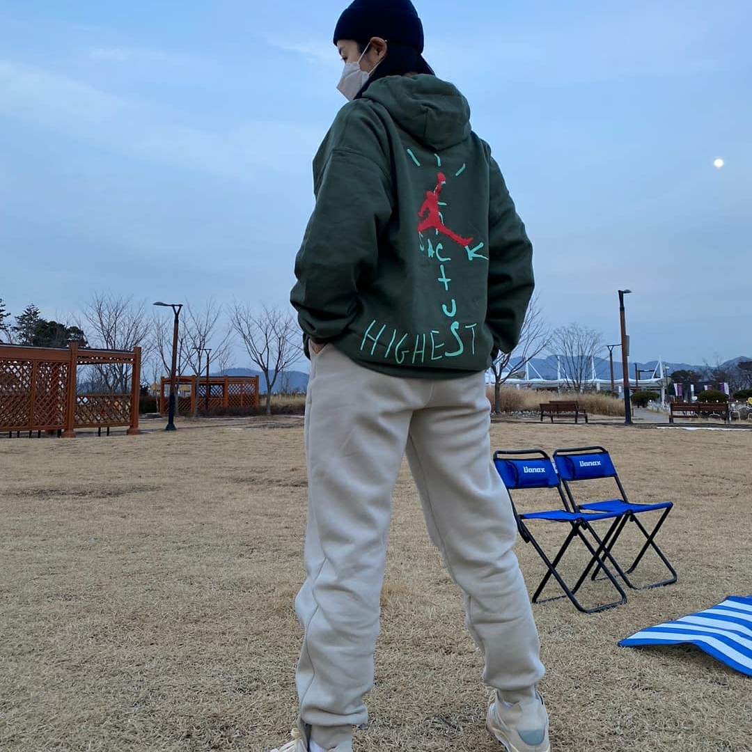 Nike x Off-White Dunk Low University Red, Supreme x The North Face Faux Fur Nuptse Jacket Red - 20FW 착용 스타일 - 5