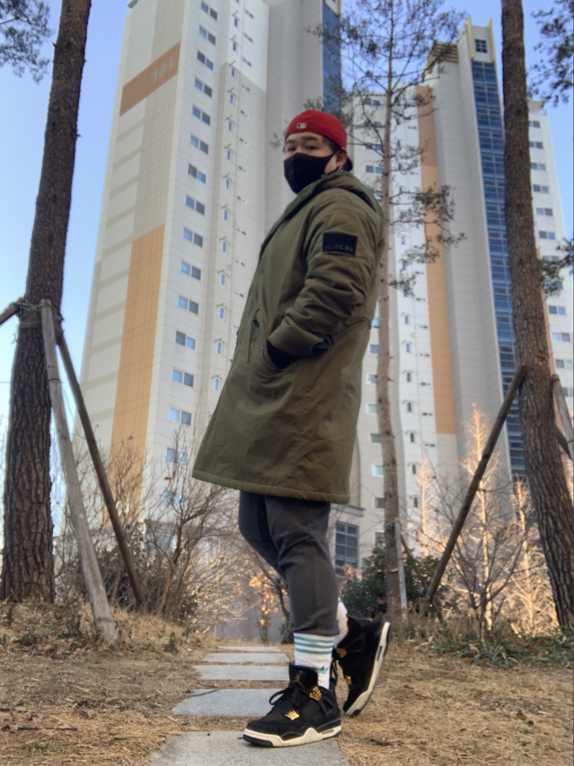 Jordan 4 Retro Royalty 착용 스타일