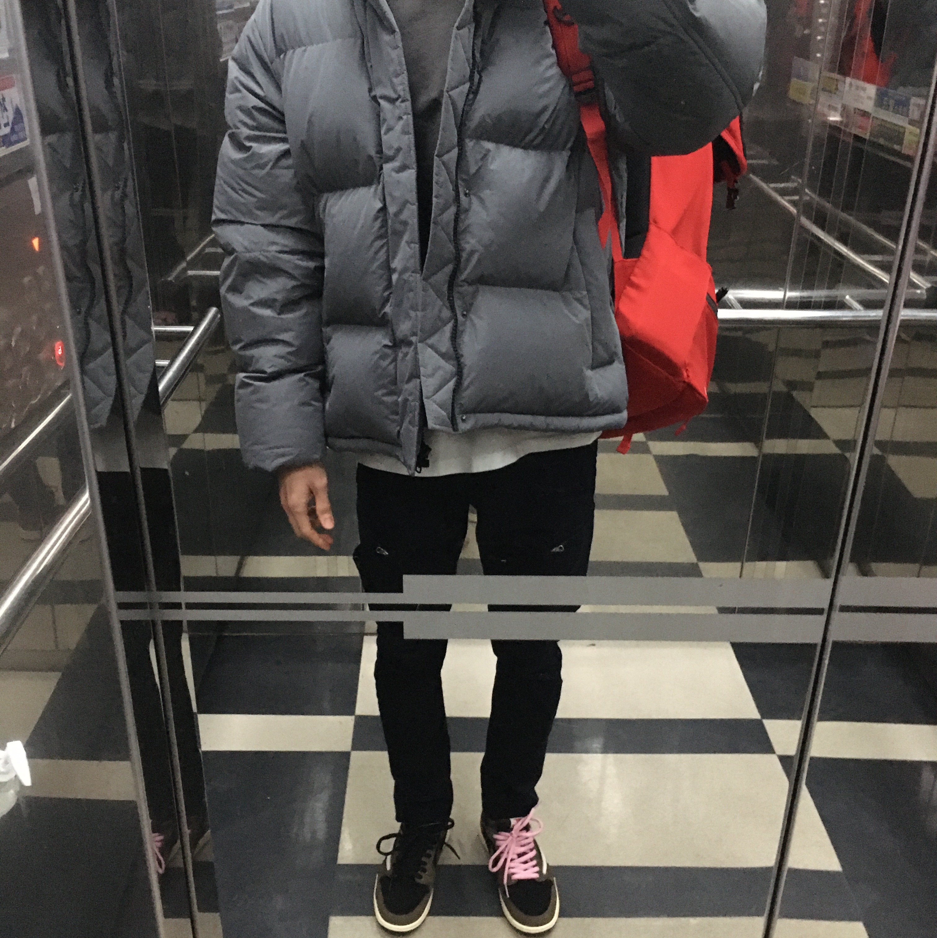 Jordan 1 x Travis Scott Retro Low OG SP Mocha 착용 스타일 - 2