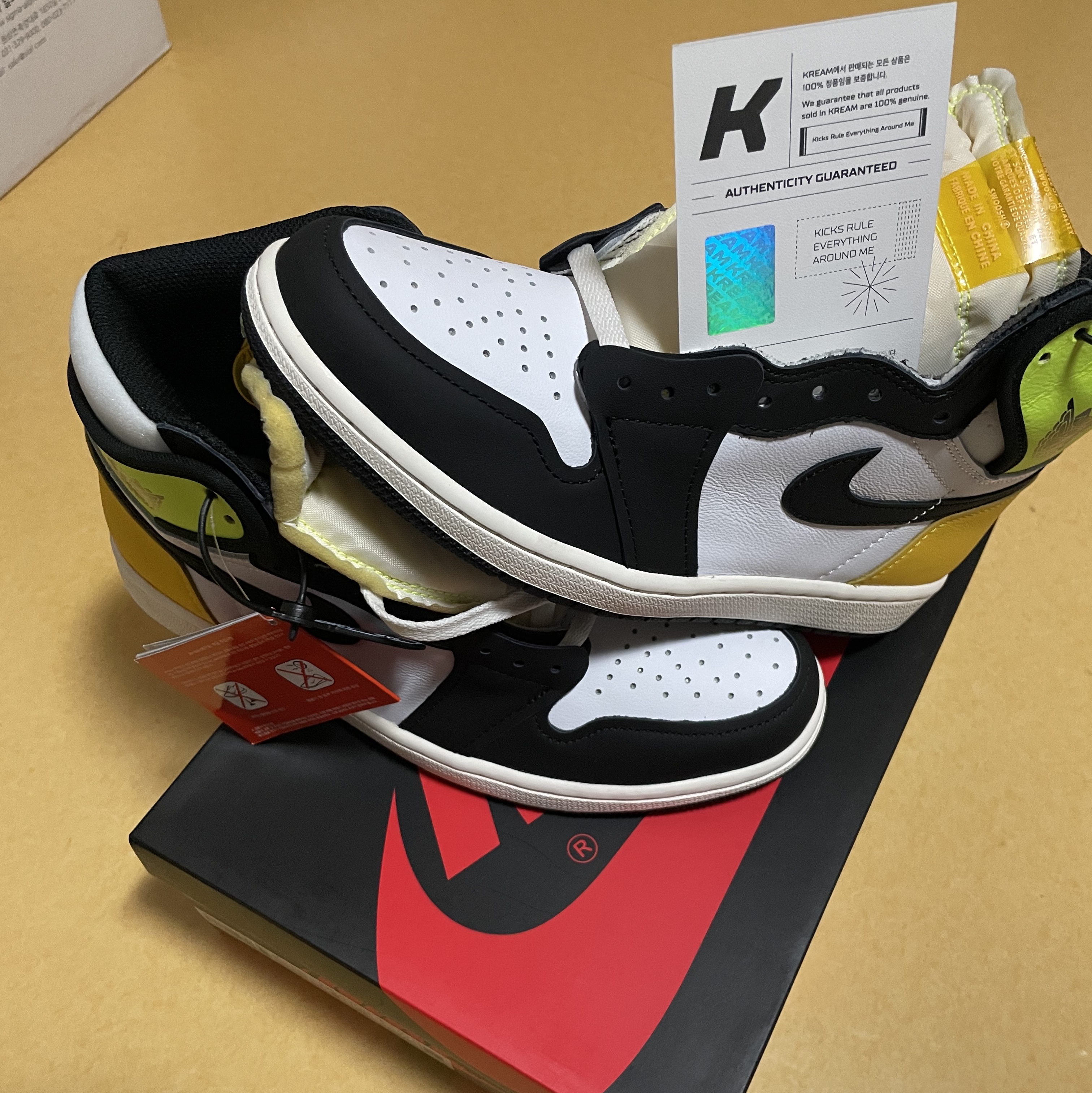 Jordan 1 Retro High OG Volt Gold 착용 스타일