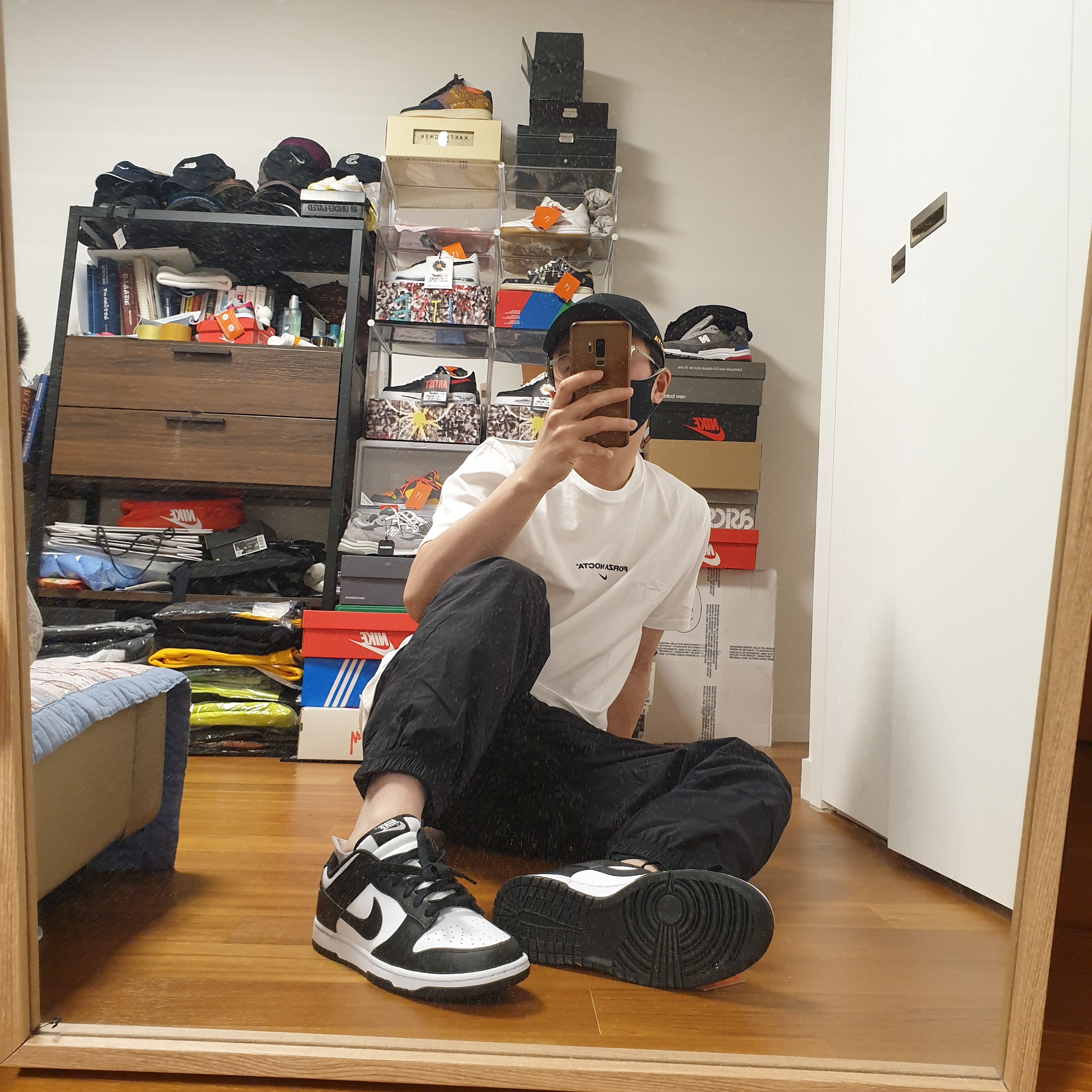 Nike x Drake Nocta Essential Cap Black, Nike x Drake Nocta Essential T-Shirt White - US/EU 착용 스타일 - 3