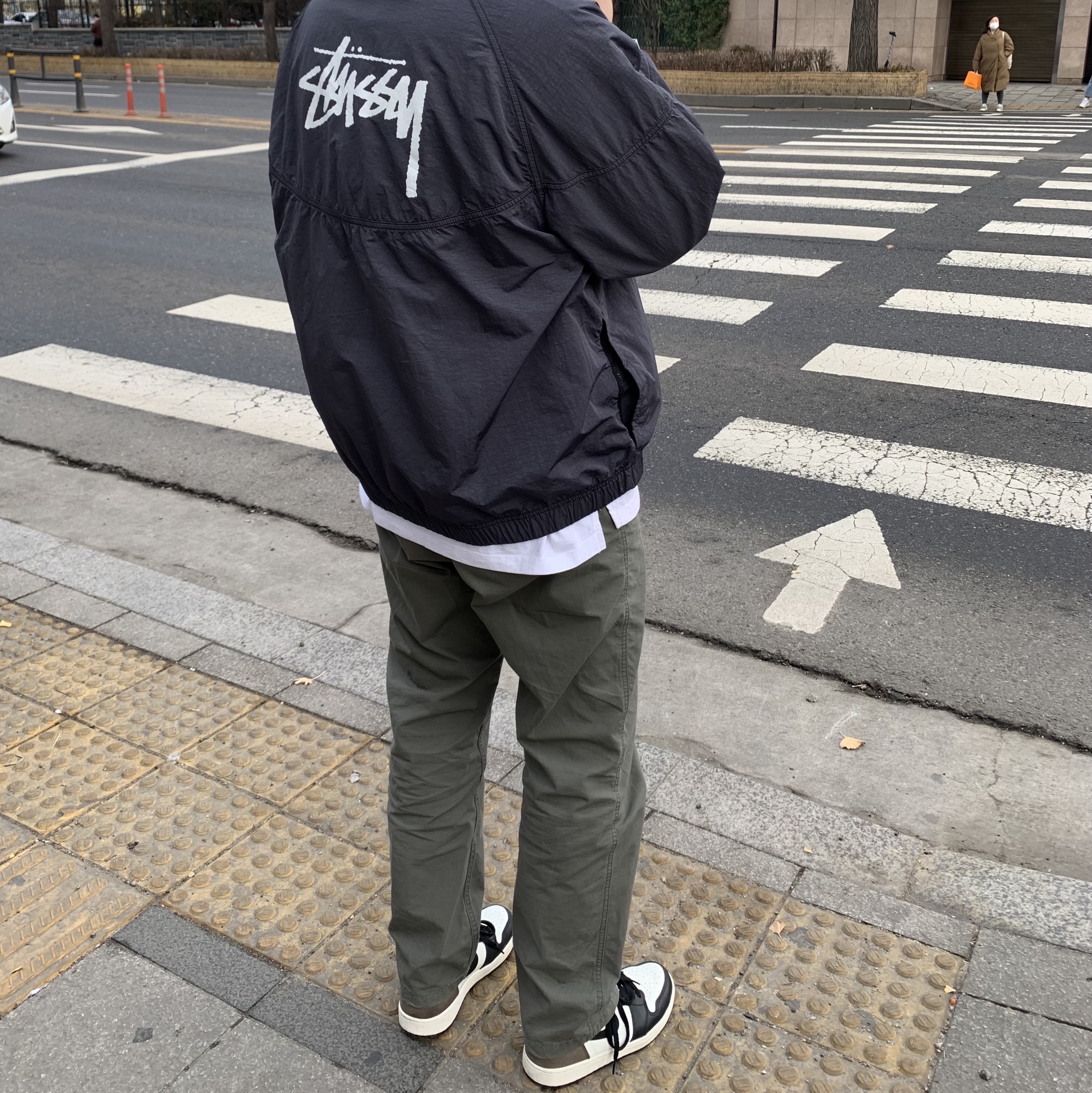 Jordan 1 Retro High OG Black Mocha, Nike x Stussy Windrunner Jacket Off Noir 착용 스타일