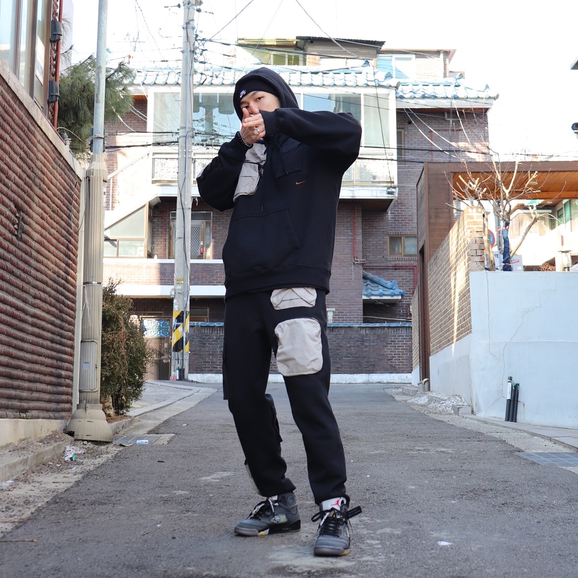 Nike x Travis Scott NRG AG Utility Hoodie Black, Nike x Travis Scott NRG AG Utility Sweatpants Black 착용 스타일
