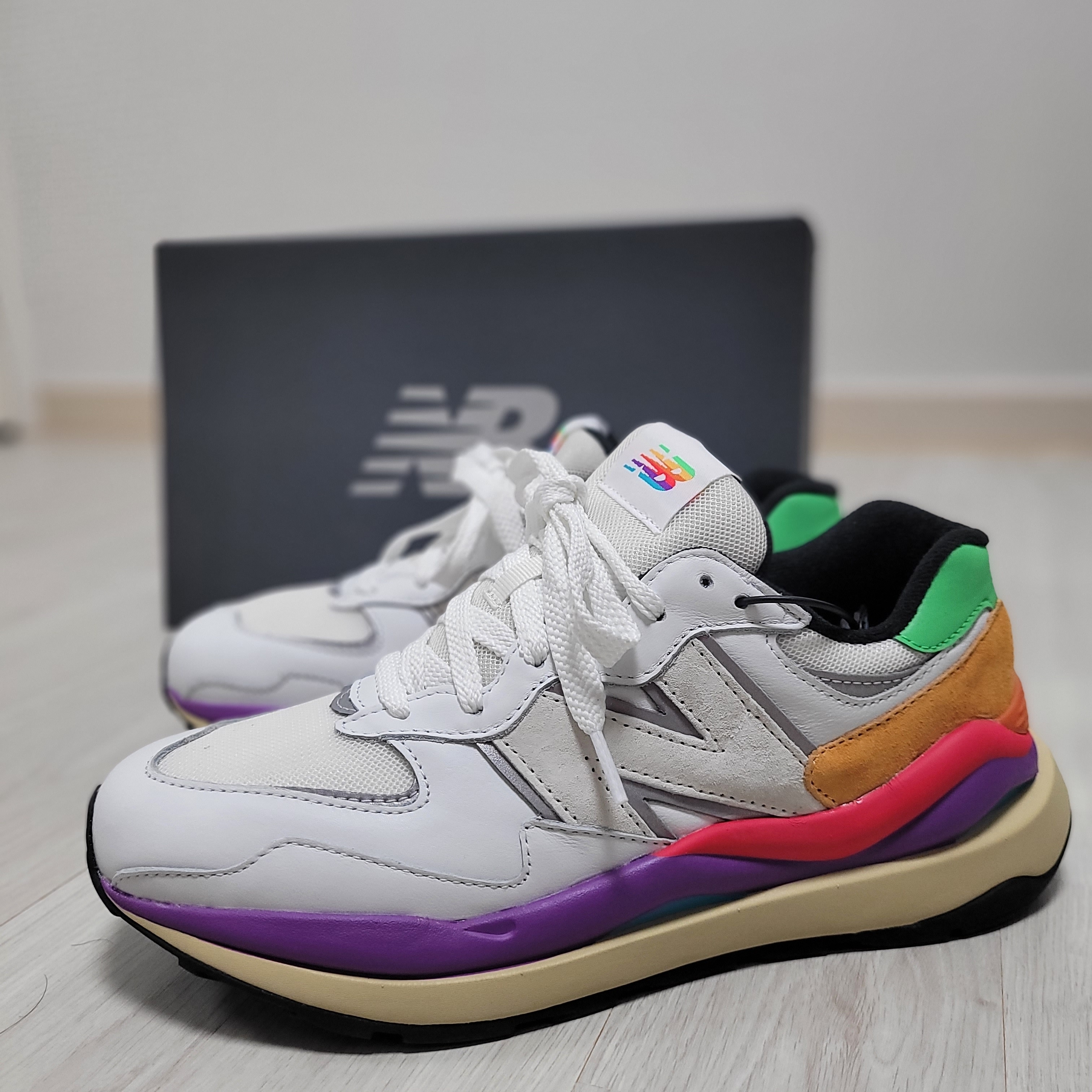 New Balance 5740 White Multicolor 착용 스타일