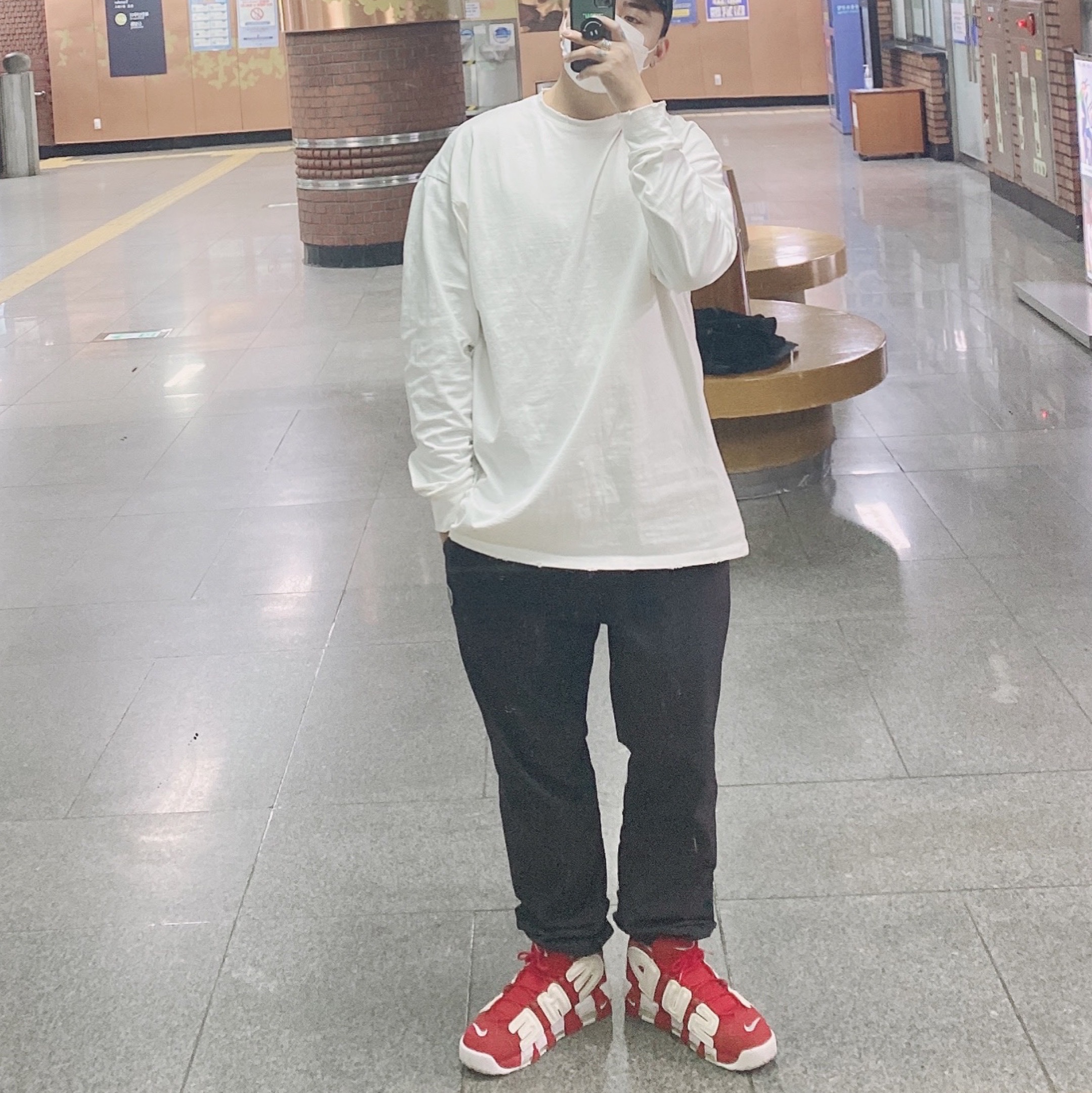 Nike x Supreme Air More Uptempo Suptempo Red 착용 스타일