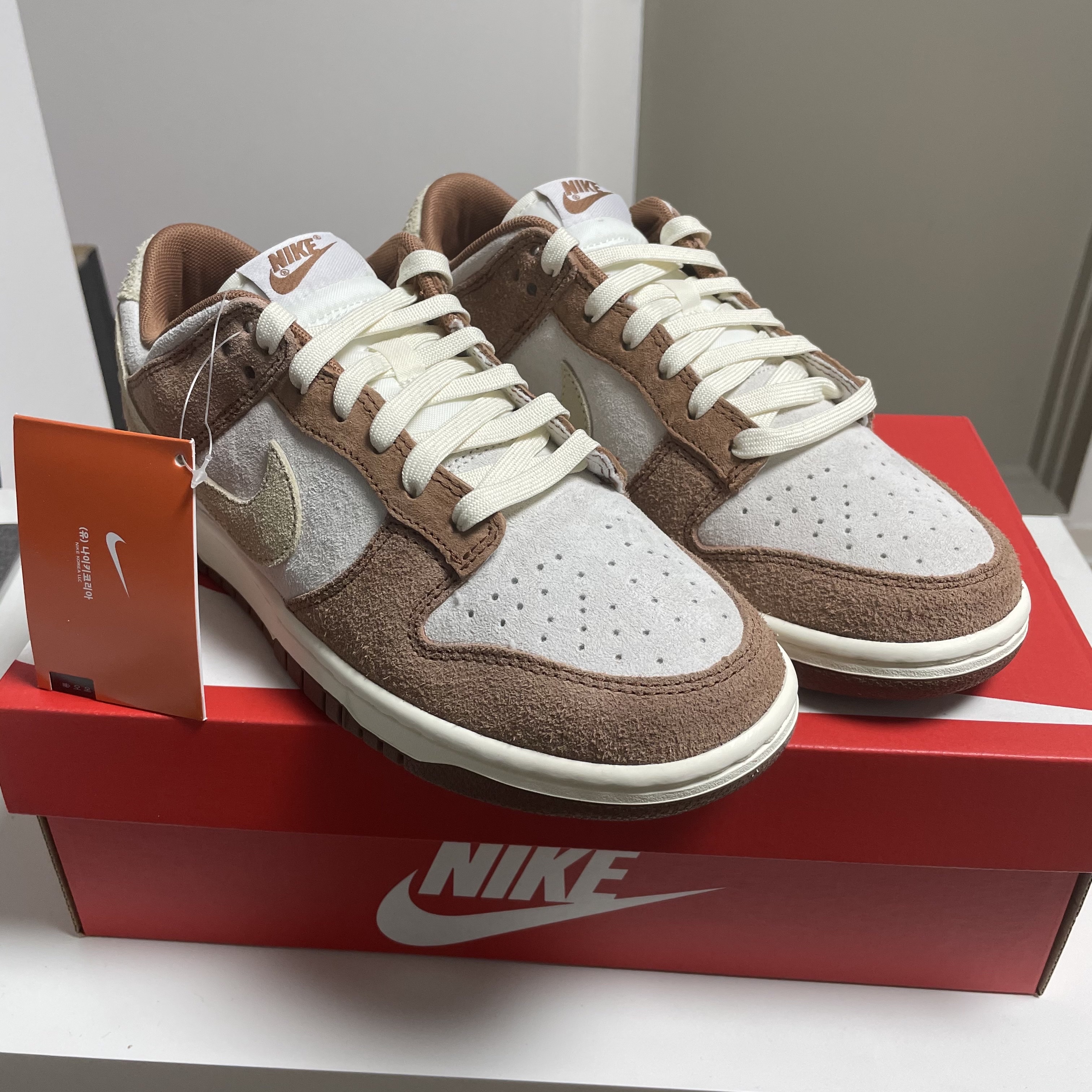 Nike Dunk Low Pro Premium Medium Curry 착용 스타일 - 2