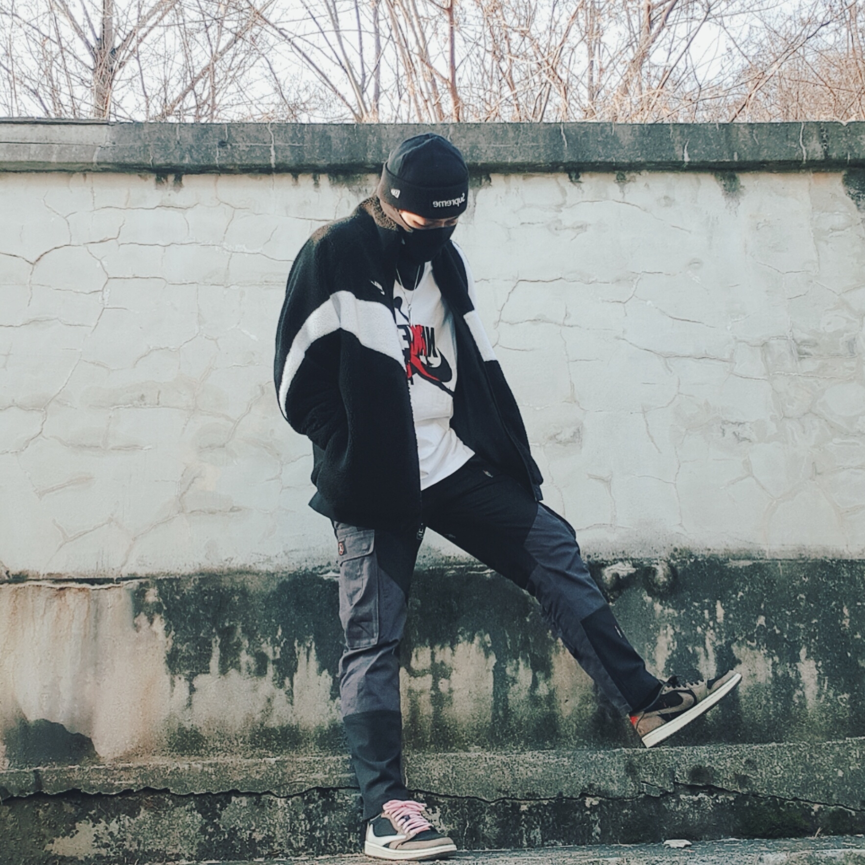 Jordan 1 x Travis Scott Retro Low OG SP Mocha, Jordan x Travis Scott Cargo Pants Black 착용 스타일