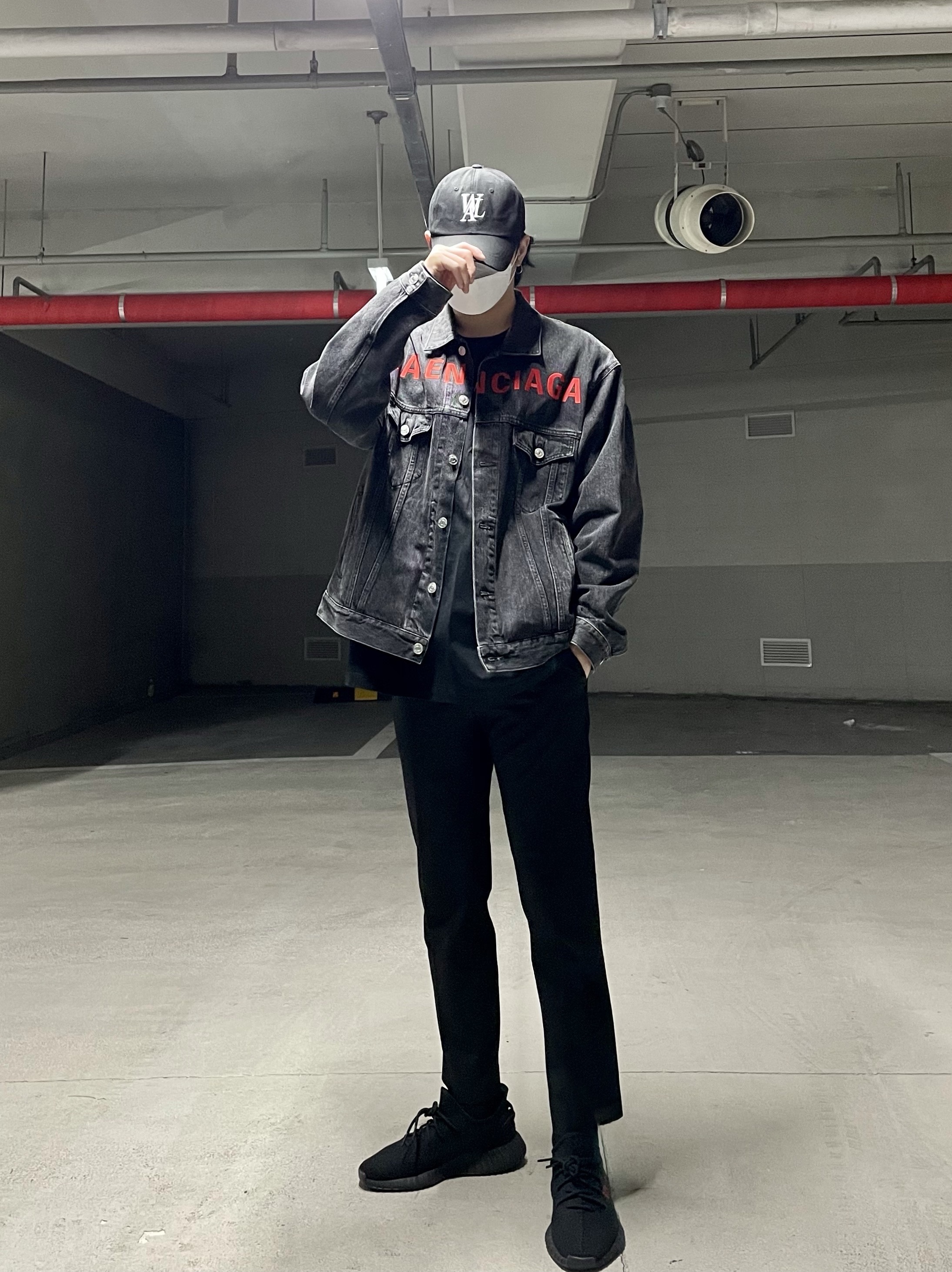 Adidas Yeezy Boost 350 V2 Black Red 2020 착용 스타일