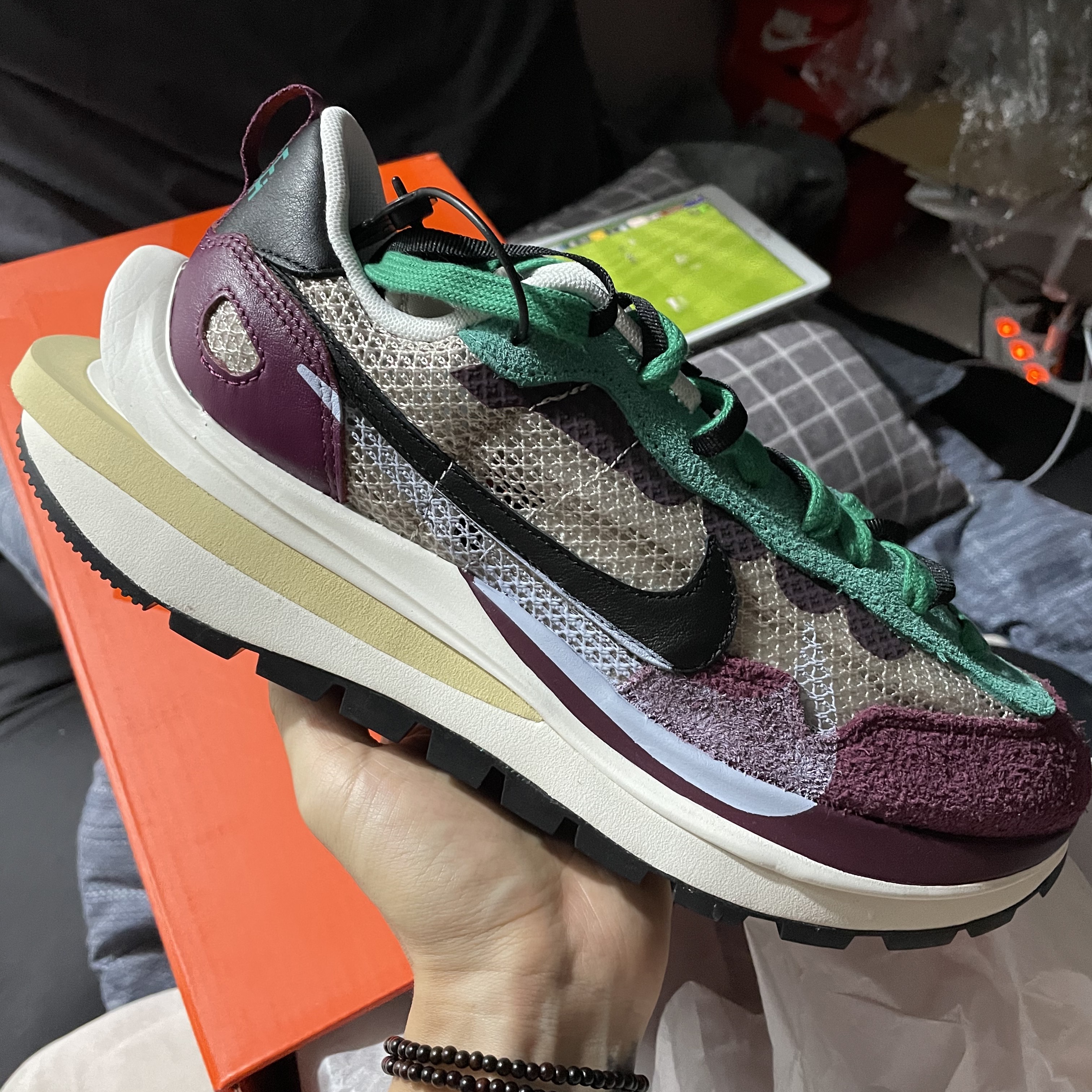 Nike x Sacai VaporWaffle String & Black Villain Red 착용 스타일