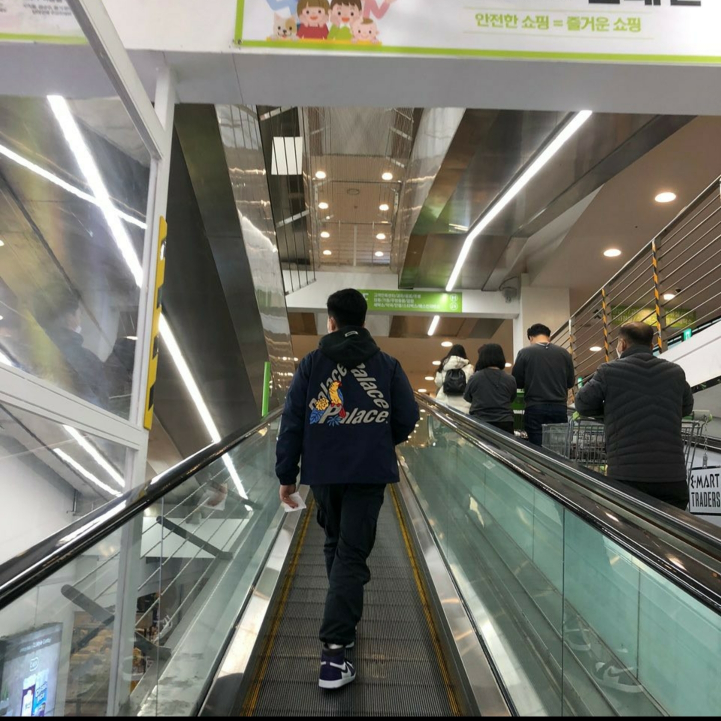 Palace Parrot Palace-3 Coach Jacket Navy - 20FW, Jordan 1 Retro High OG Court Purple 2020 착용 스타일