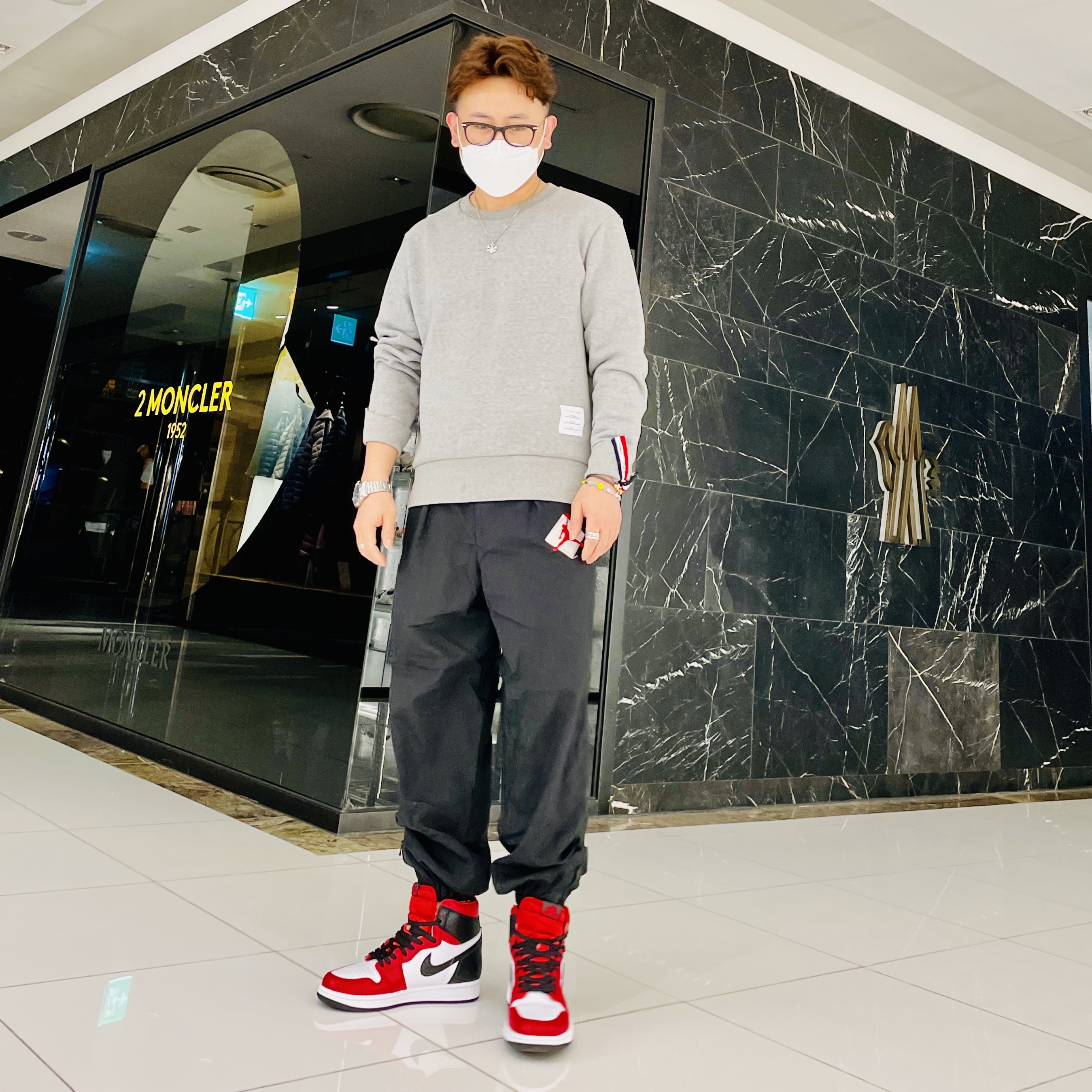 (W) Jordan 1 Retro High Satin Red 착용 스타일 - 2