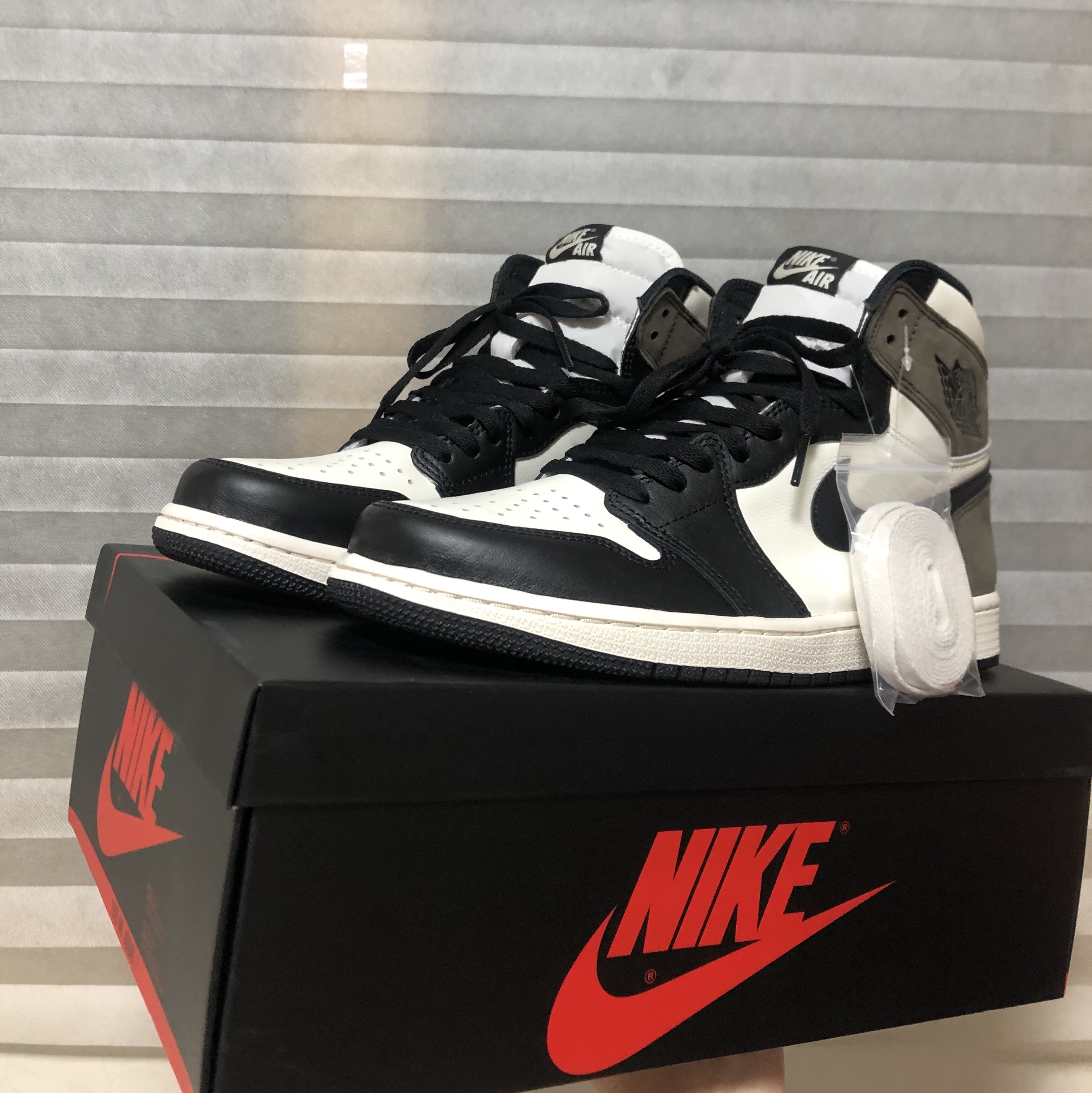 Jordan 1 Retro High OG Black Mocha 착용 스타일