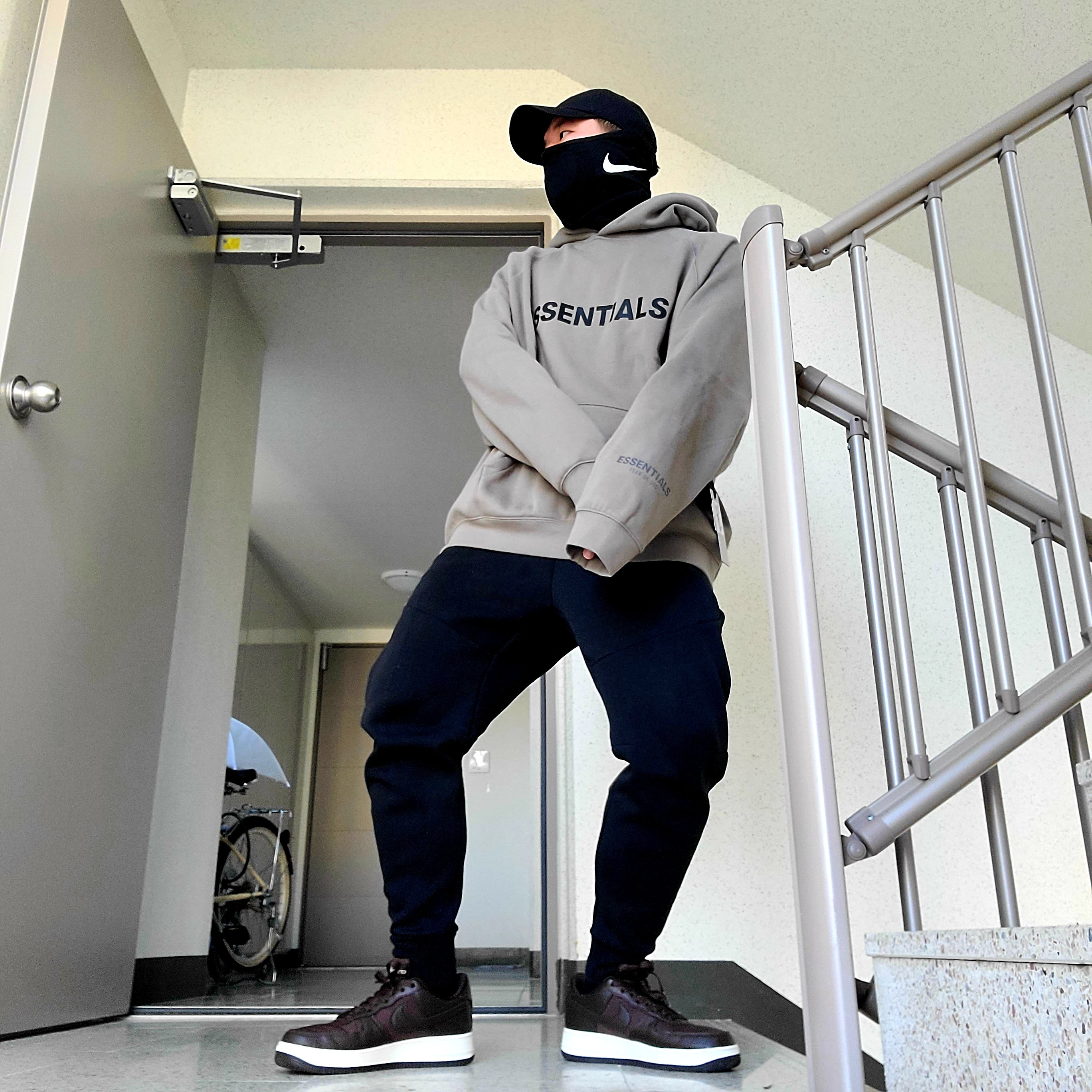 Essentials 3D Silicon Applique Pullover Hoodie Cement - 20FW, Nike Air Force 1 Low Gore-Tex Baroque Brown 착용 스타일