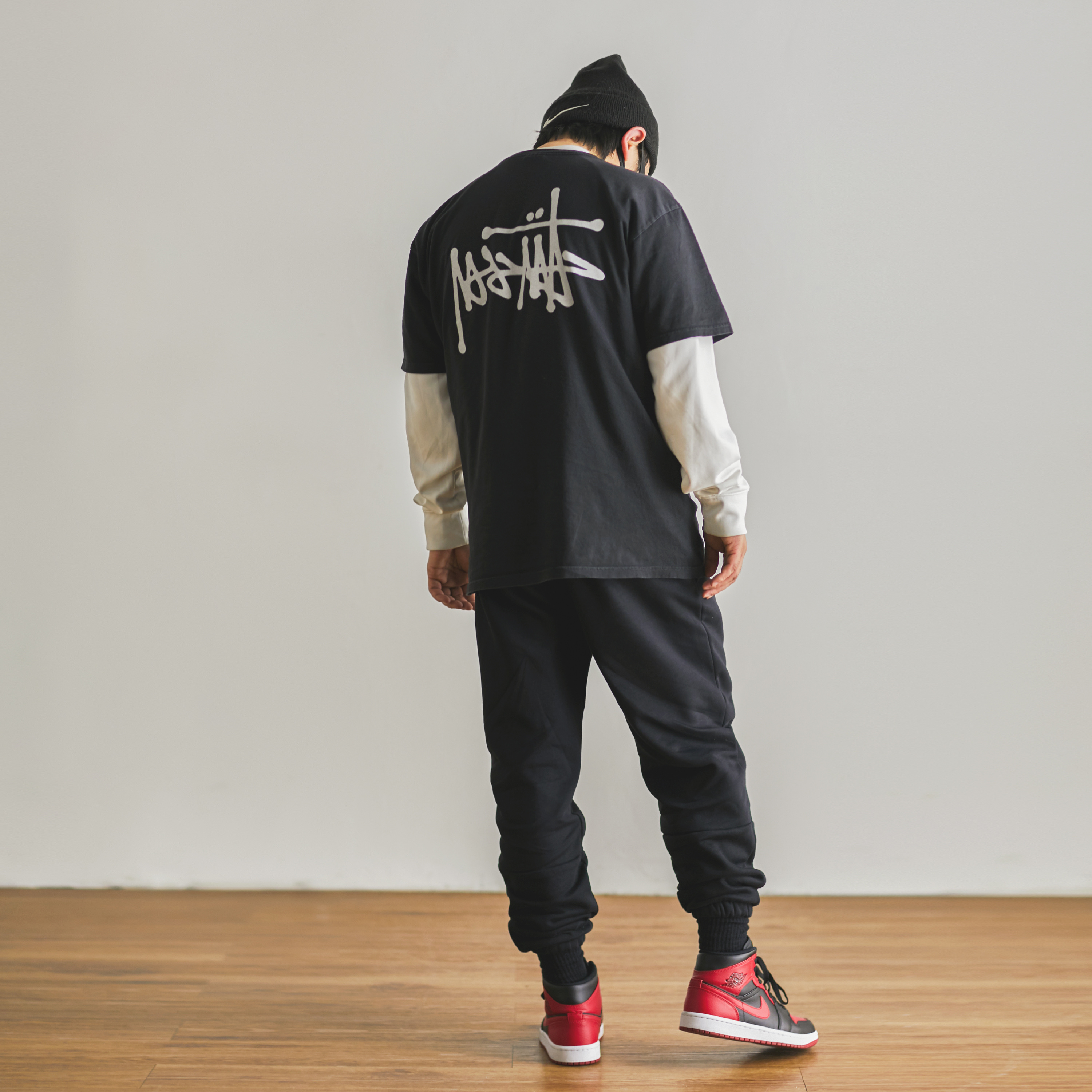 Jordan 1 Mid Bred Banned 2020, Nike x Stussy Cuff Beanie Black 착용 스타일