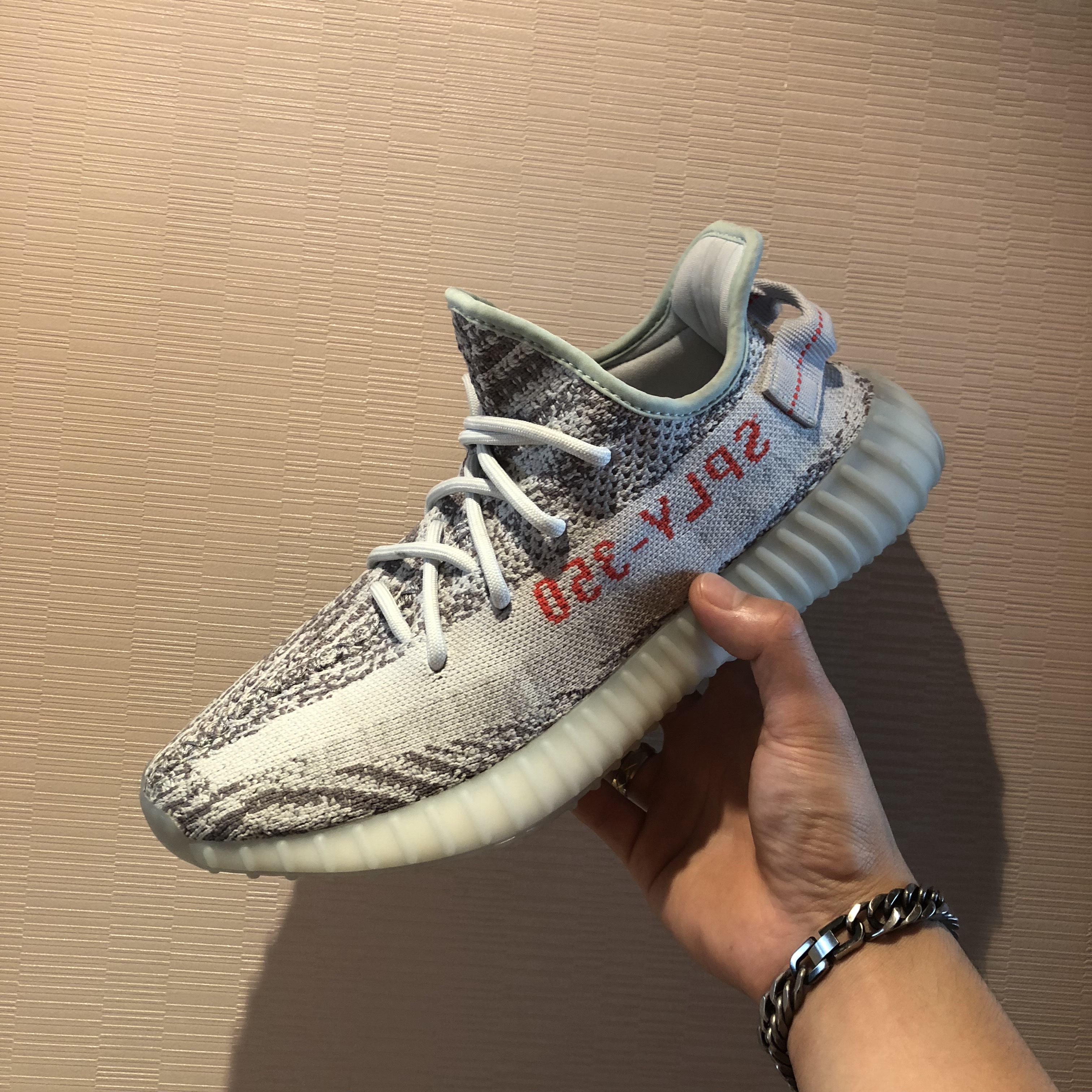 Adidas Yeezy Boost 350 V2 Blue Tint 2017 착용 스타일