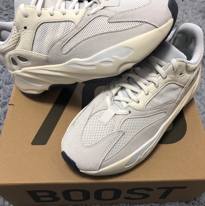 Adidas Yeezy Boost 700 Analog 2019 착용 스타일