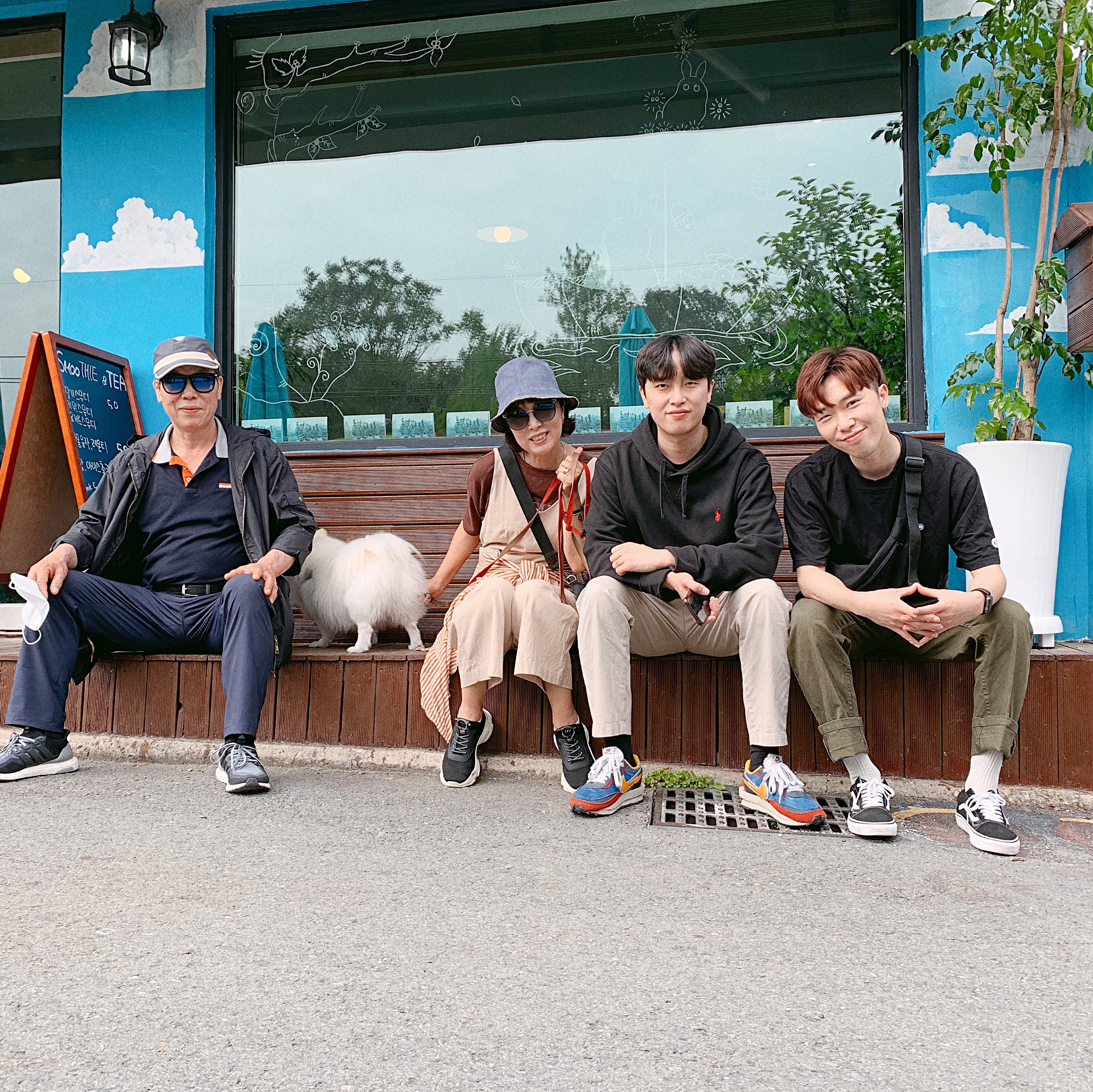 Nike x Sacai LDWaffle Blue Multi, Vans Vault OG Old Skool LX Black 착용 스타일