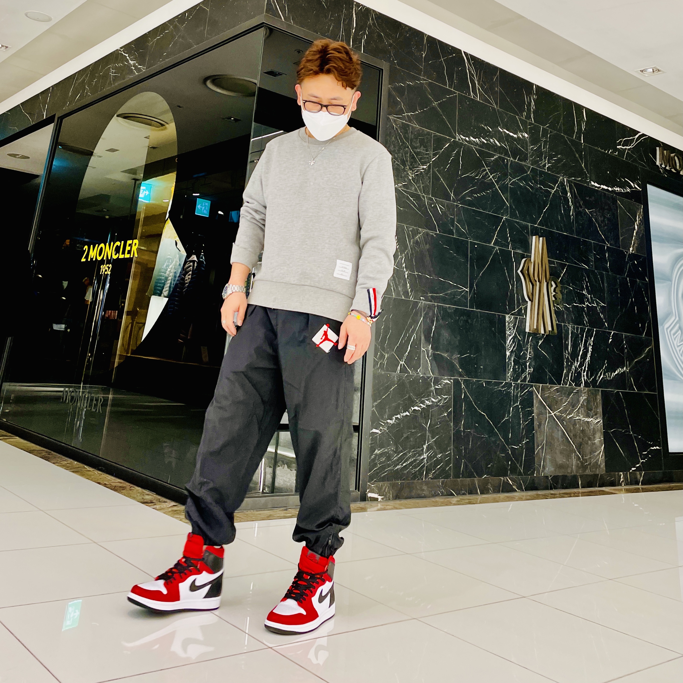 (W) Jordan 1 Retro High Satin Red 착용 스타일 - 3