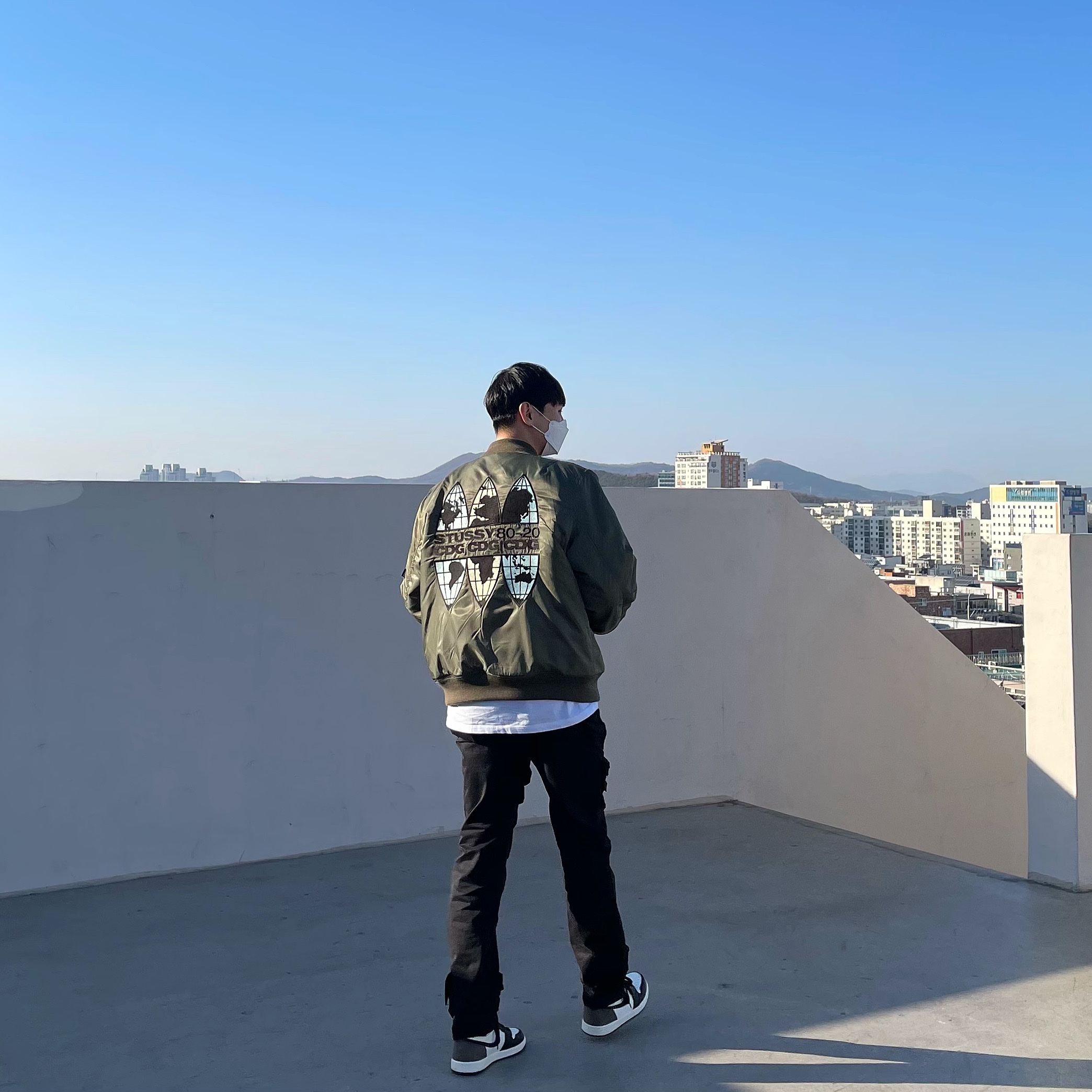 Jordan 1 Retro High OG Black Mocha, Stussy x CDG MA-1 Jacket Olive 착용 스타일 - 1