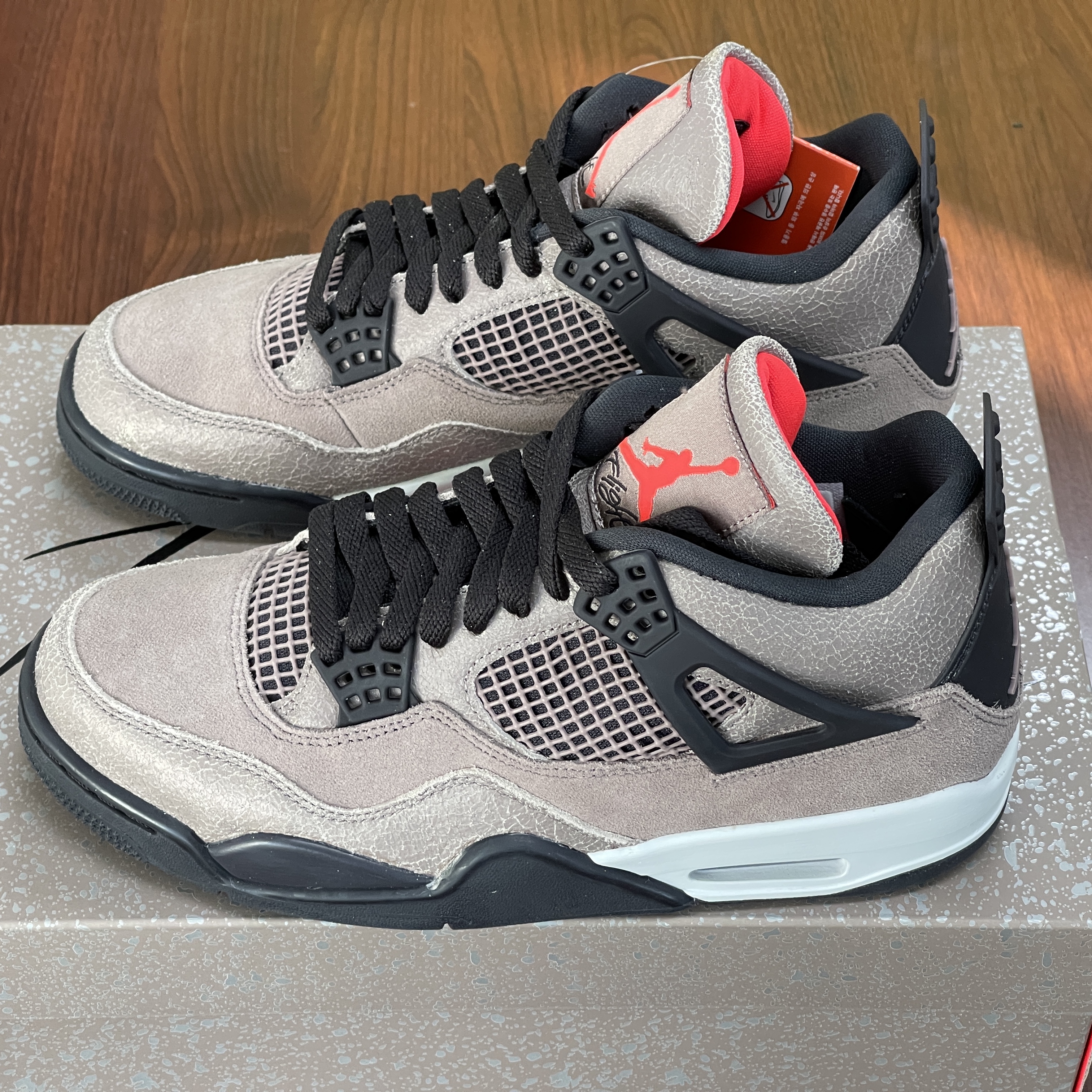 Jordan 4 Retro Taupe Haze 착용 스타일 - 2