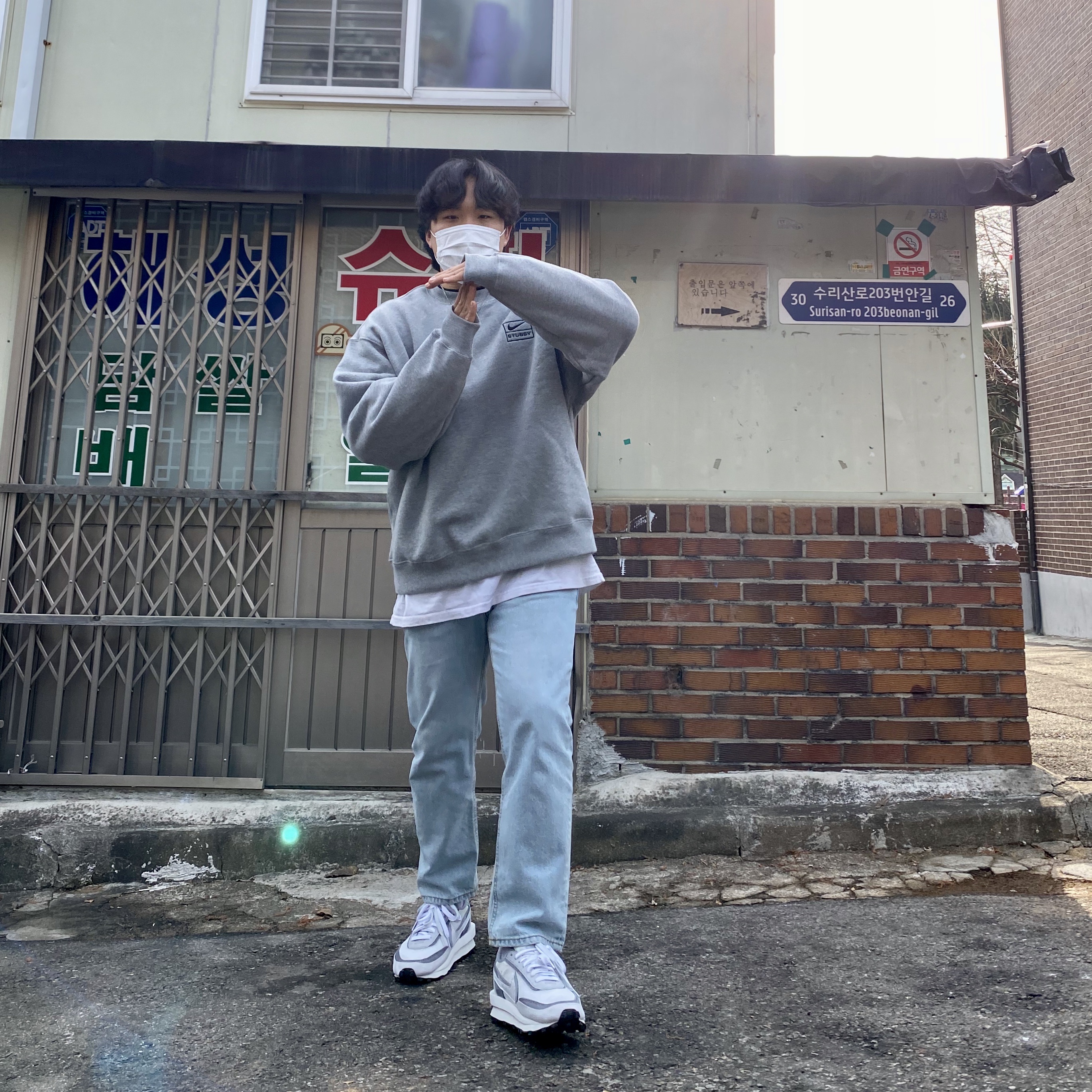 Nike x Stussy NRG BR Crew Fleece Grey, Nike x Sacai LDWaffle Summit White 착용 스타일