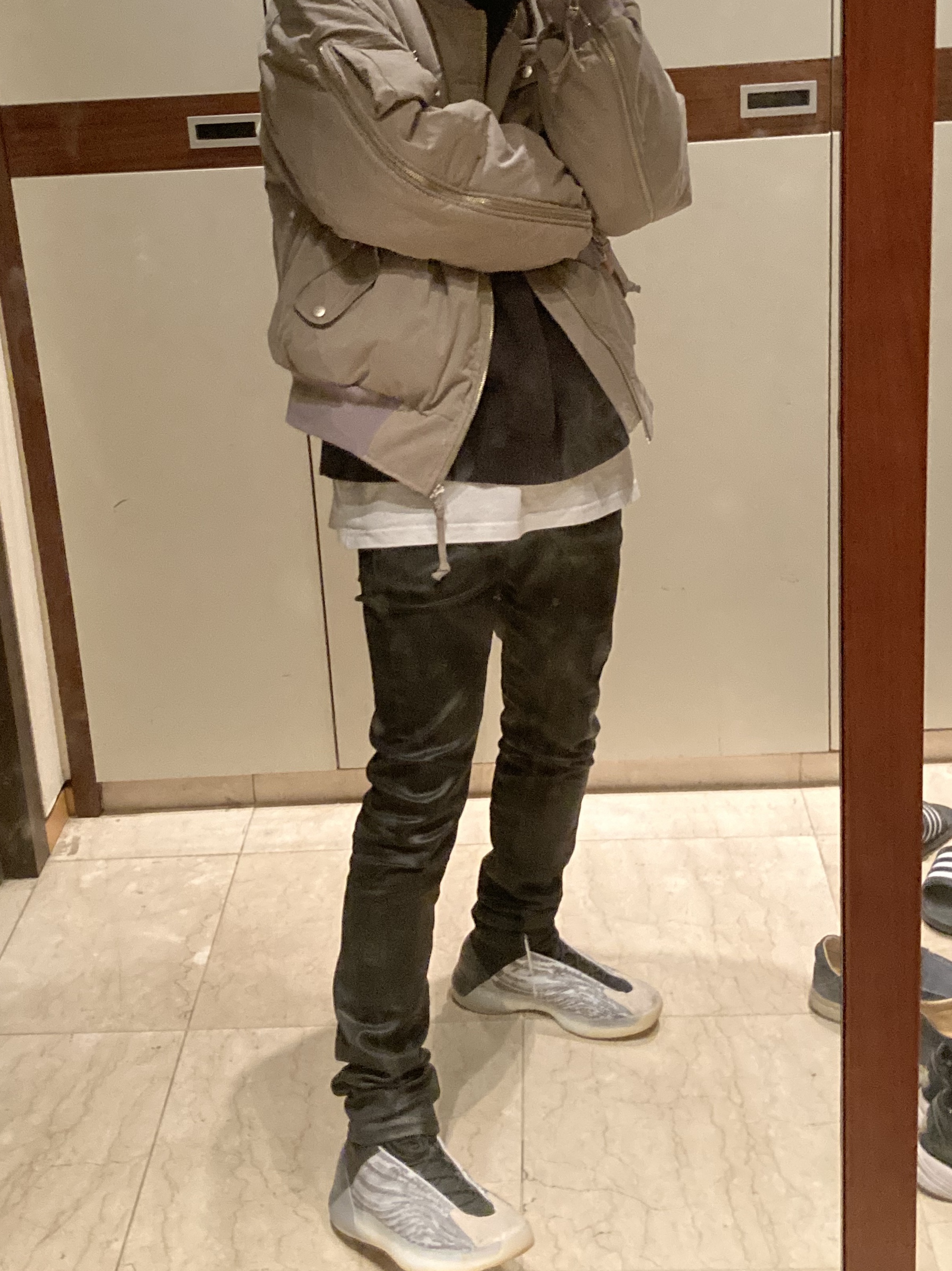 Adidas Yeezy QNTM Lifestyle 착용 스타일
