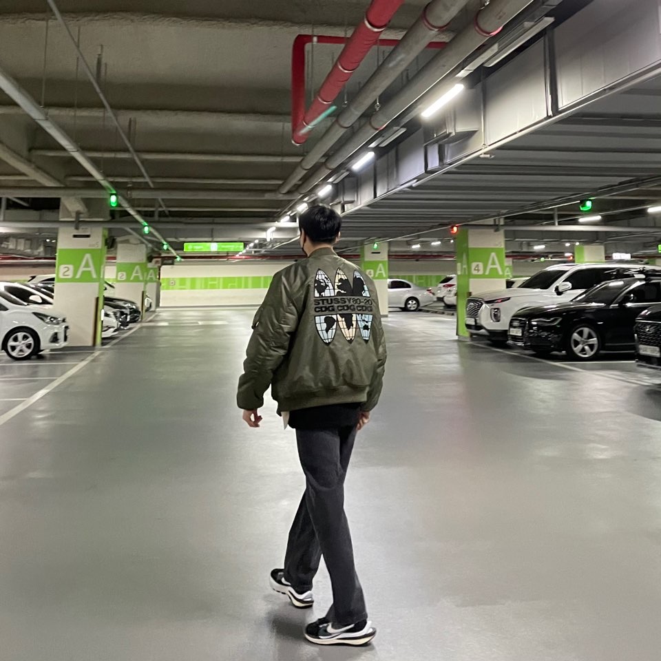 Nike x Sacai VaporWaffle Black White, Stussy x CDG MA-1 Jacket Olive 착용 스타일